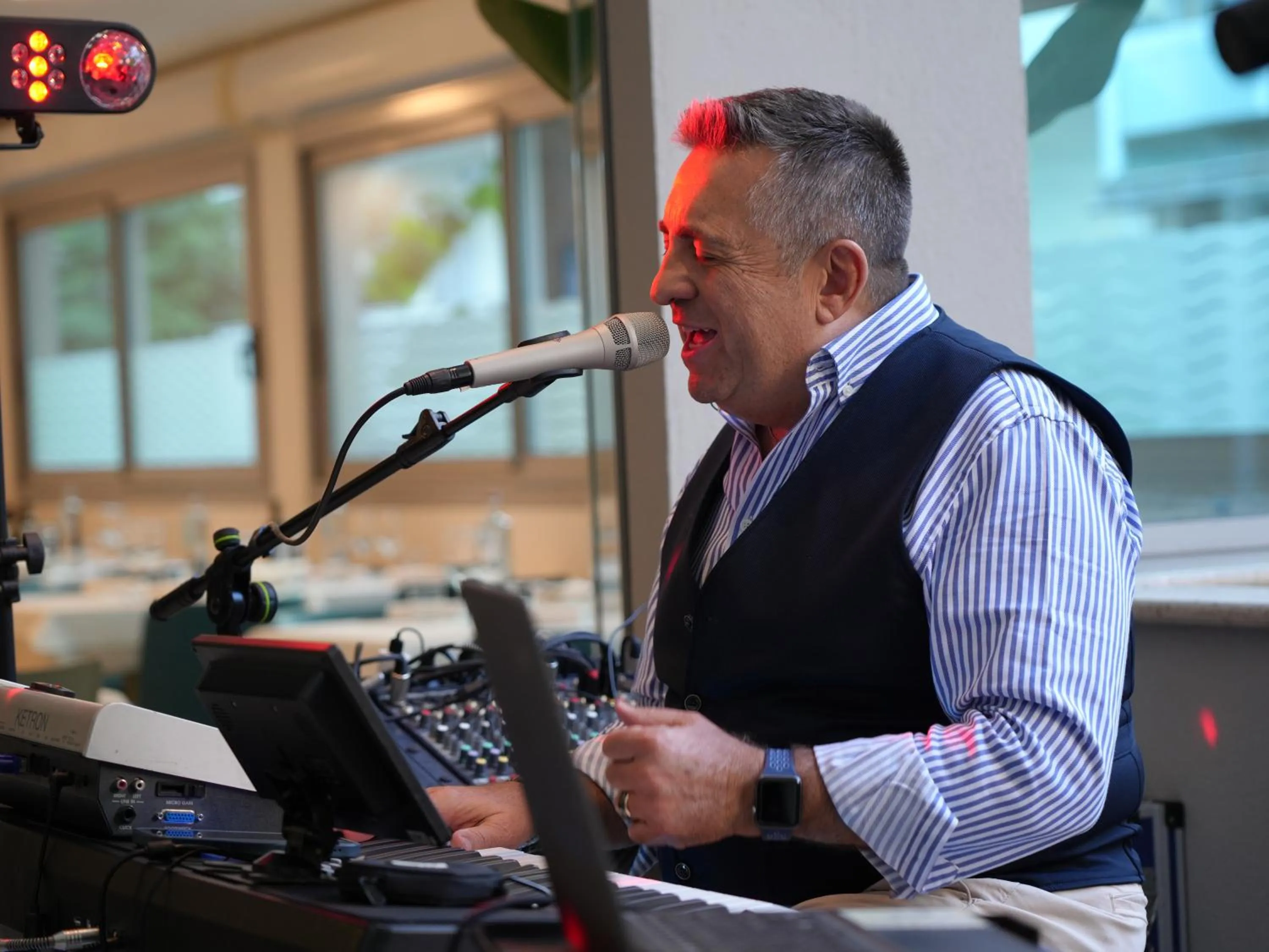 Evening entertainment in Hotel Regal