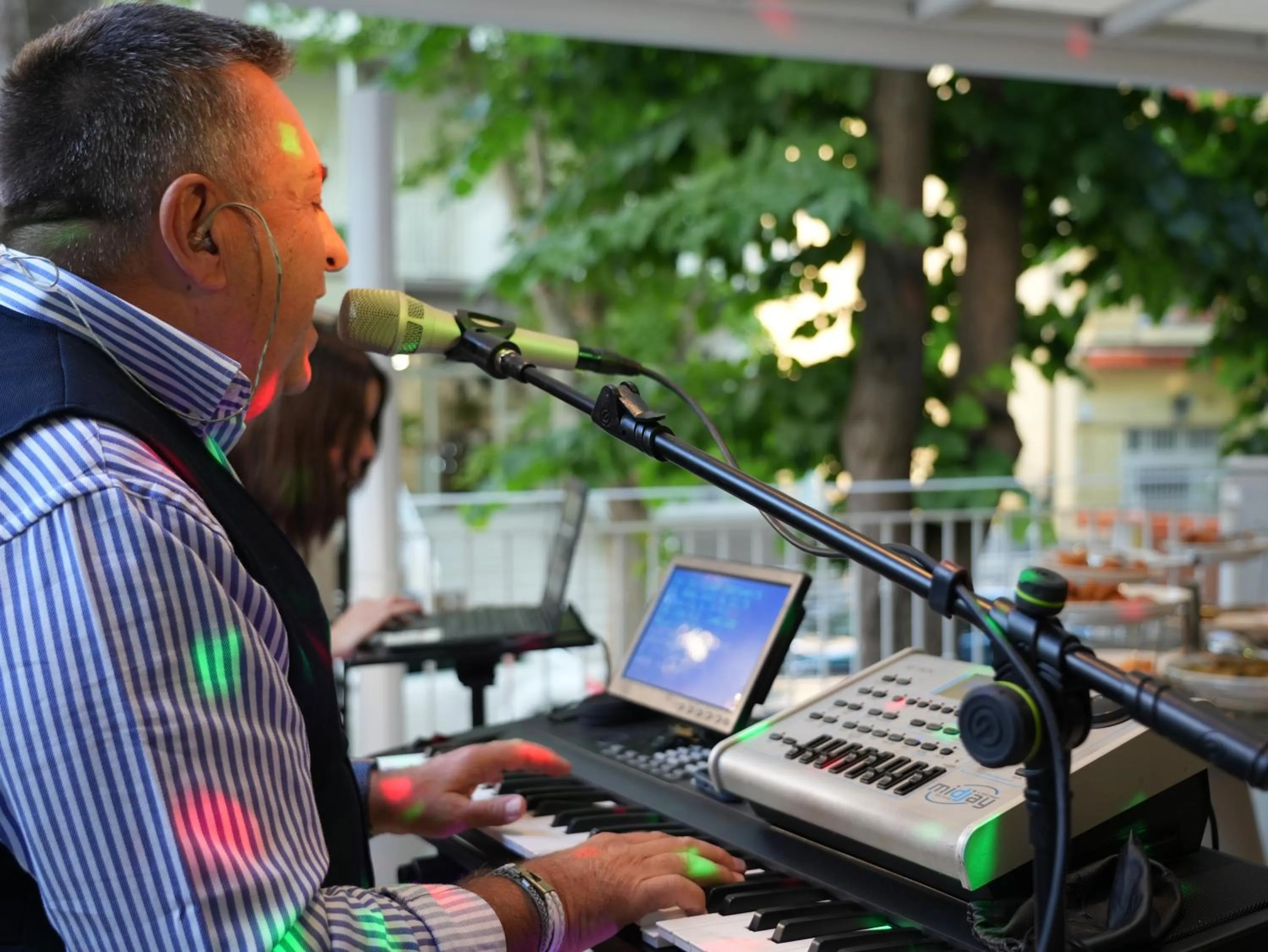 Evening entertainment in Hotel Regal