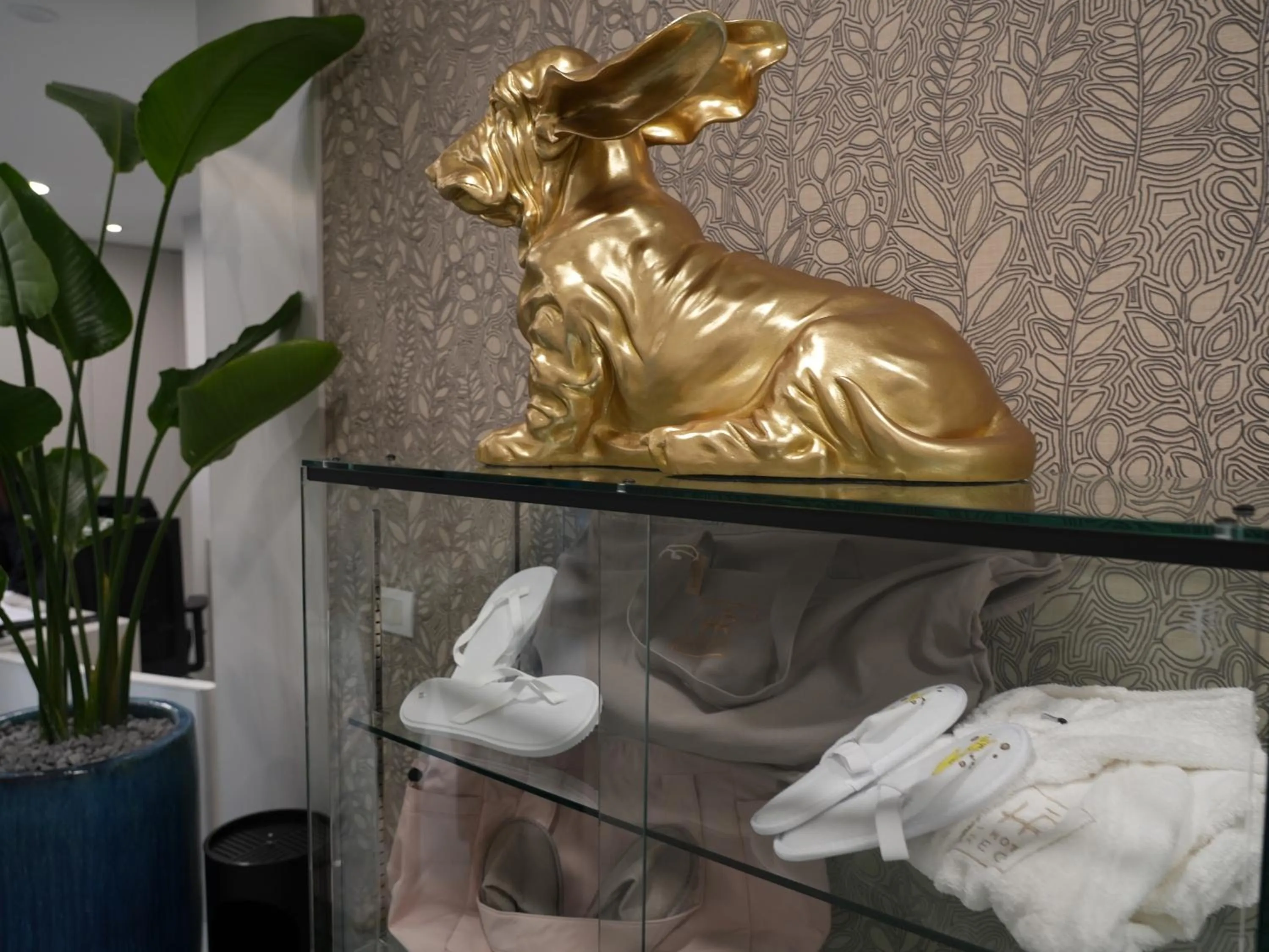 furniture in Hotel Regal