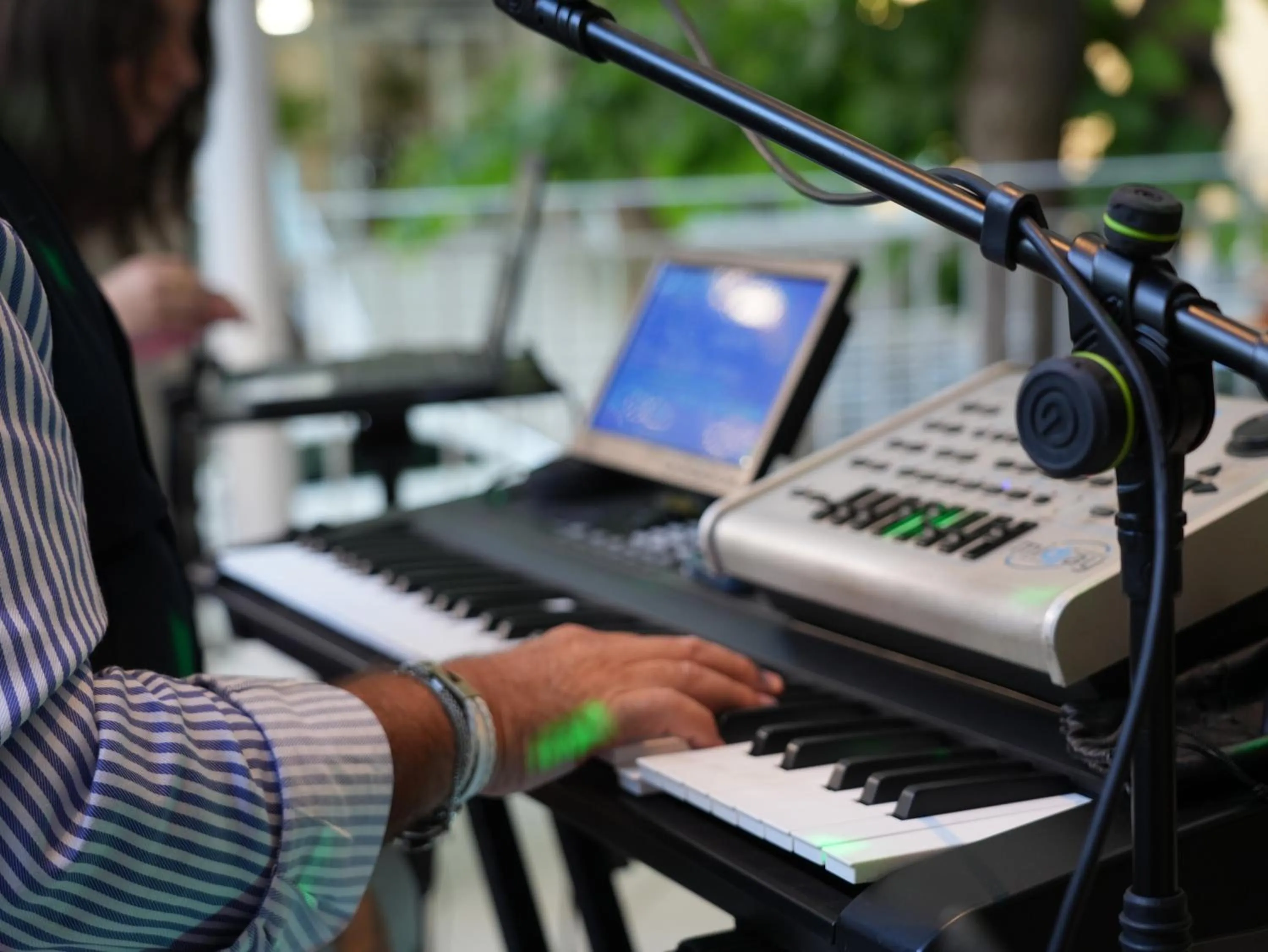 Evening entertainment in Hotel Regal