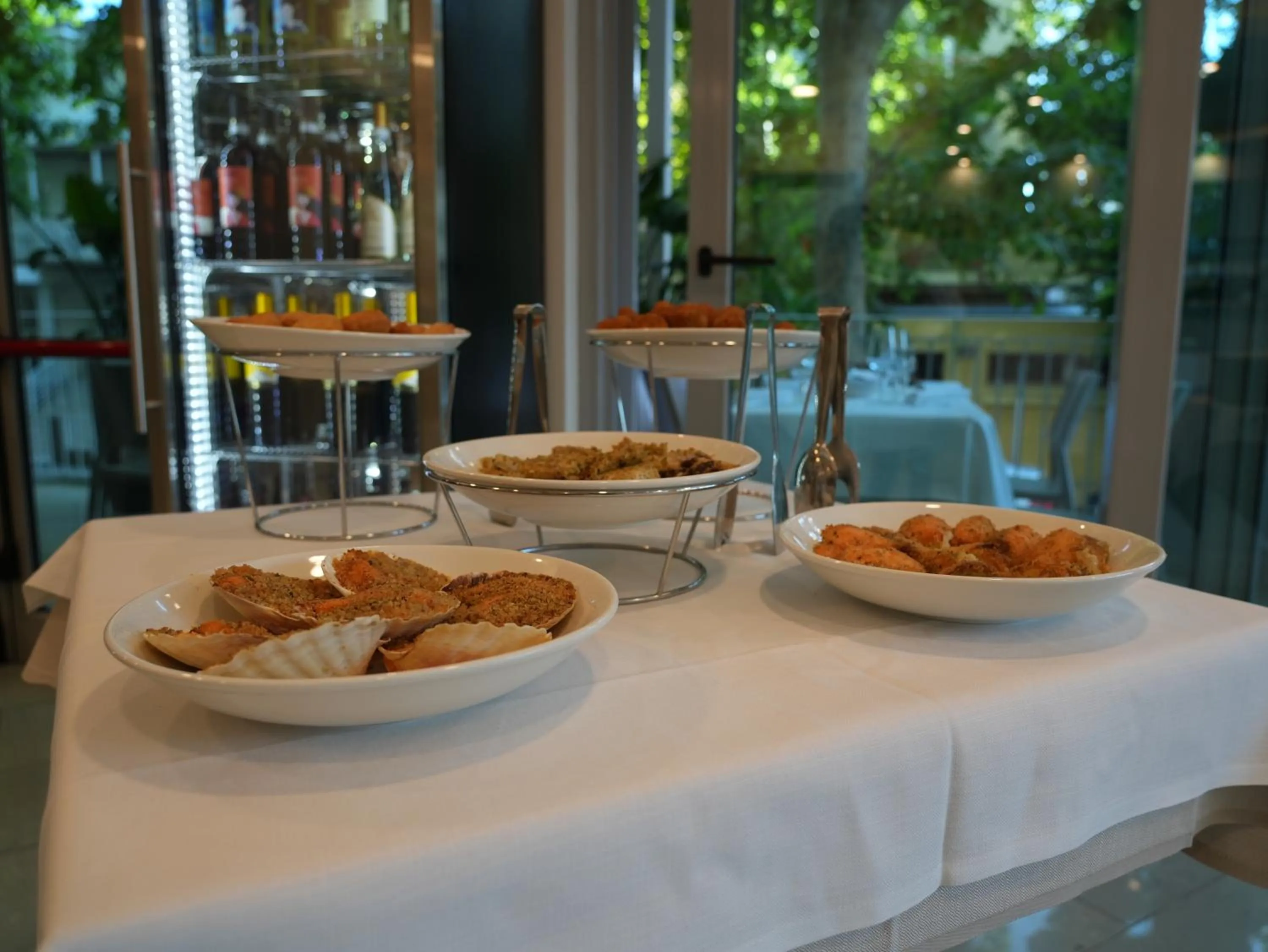 Restaurant/places to eat in Hotel Regal