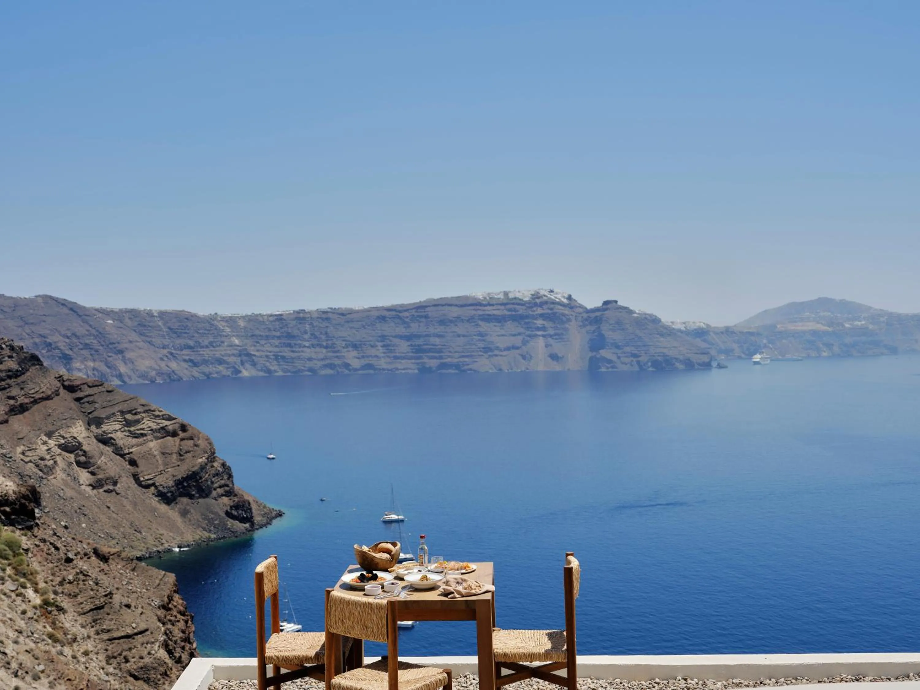 Restaurant/places to eat in Andronis Luxury Suites