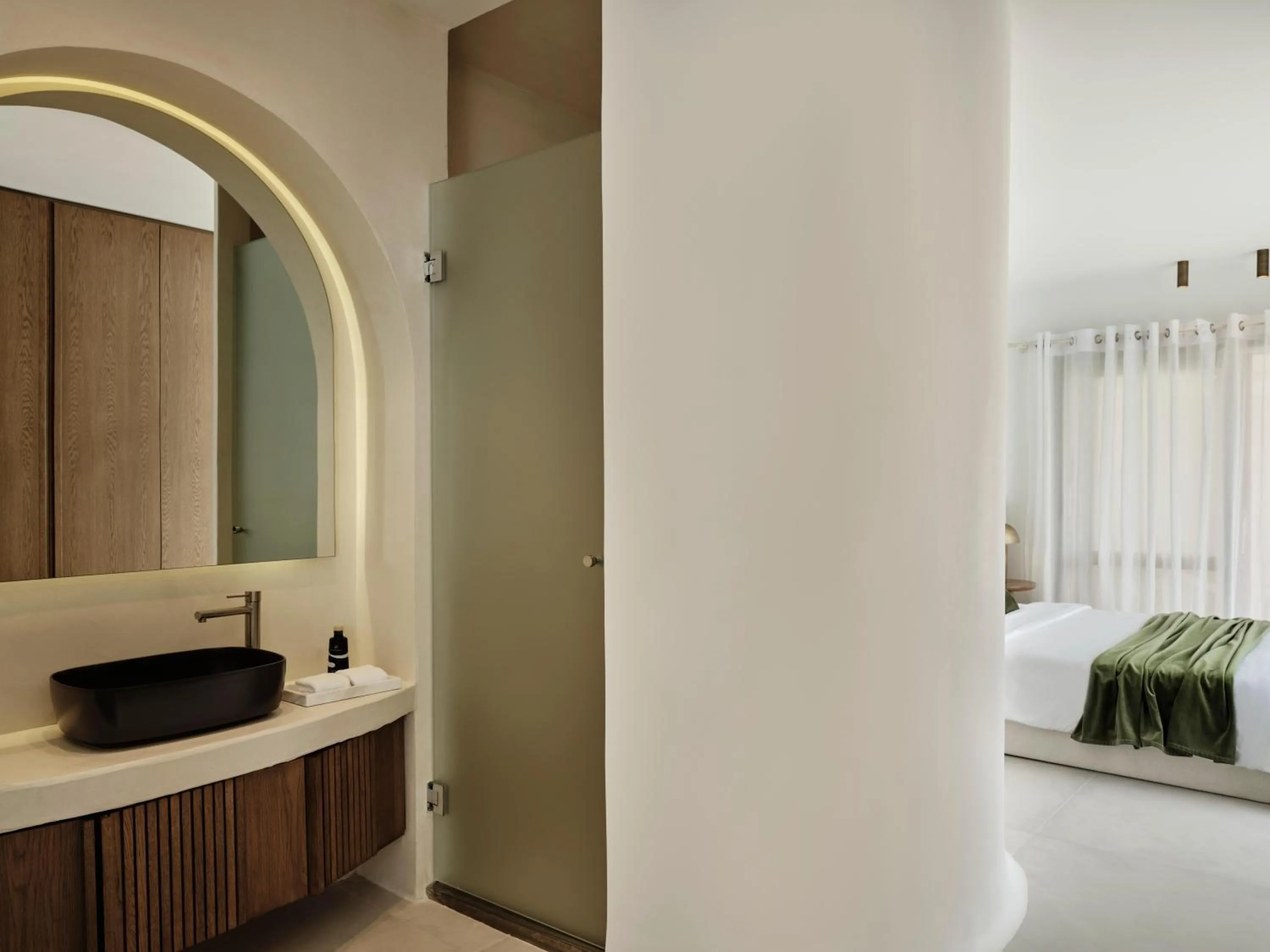 Bathroom, Bed in Andronis Luxury Suites