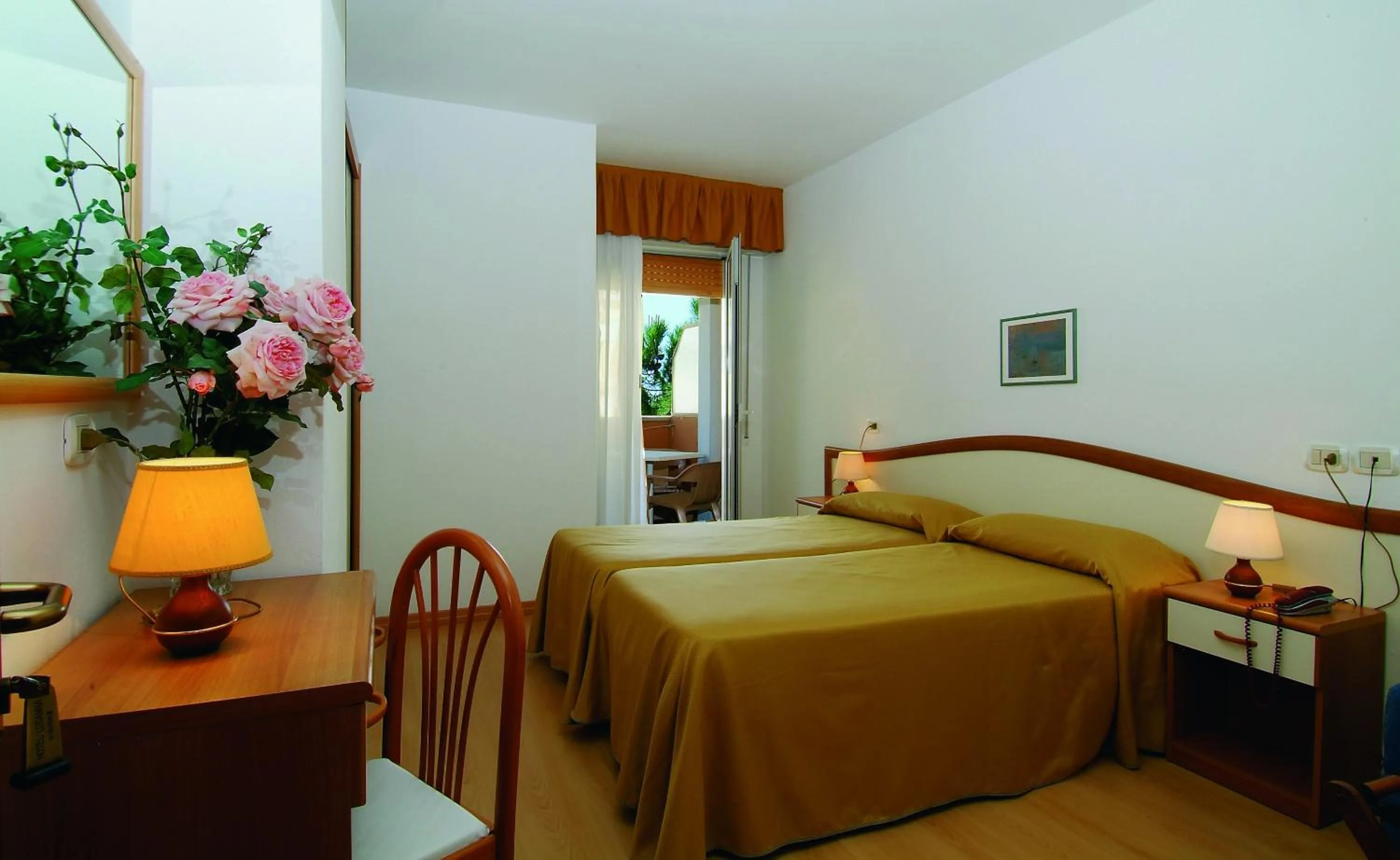 Photo of the whole room, Bed in Hotel Garni Losanna