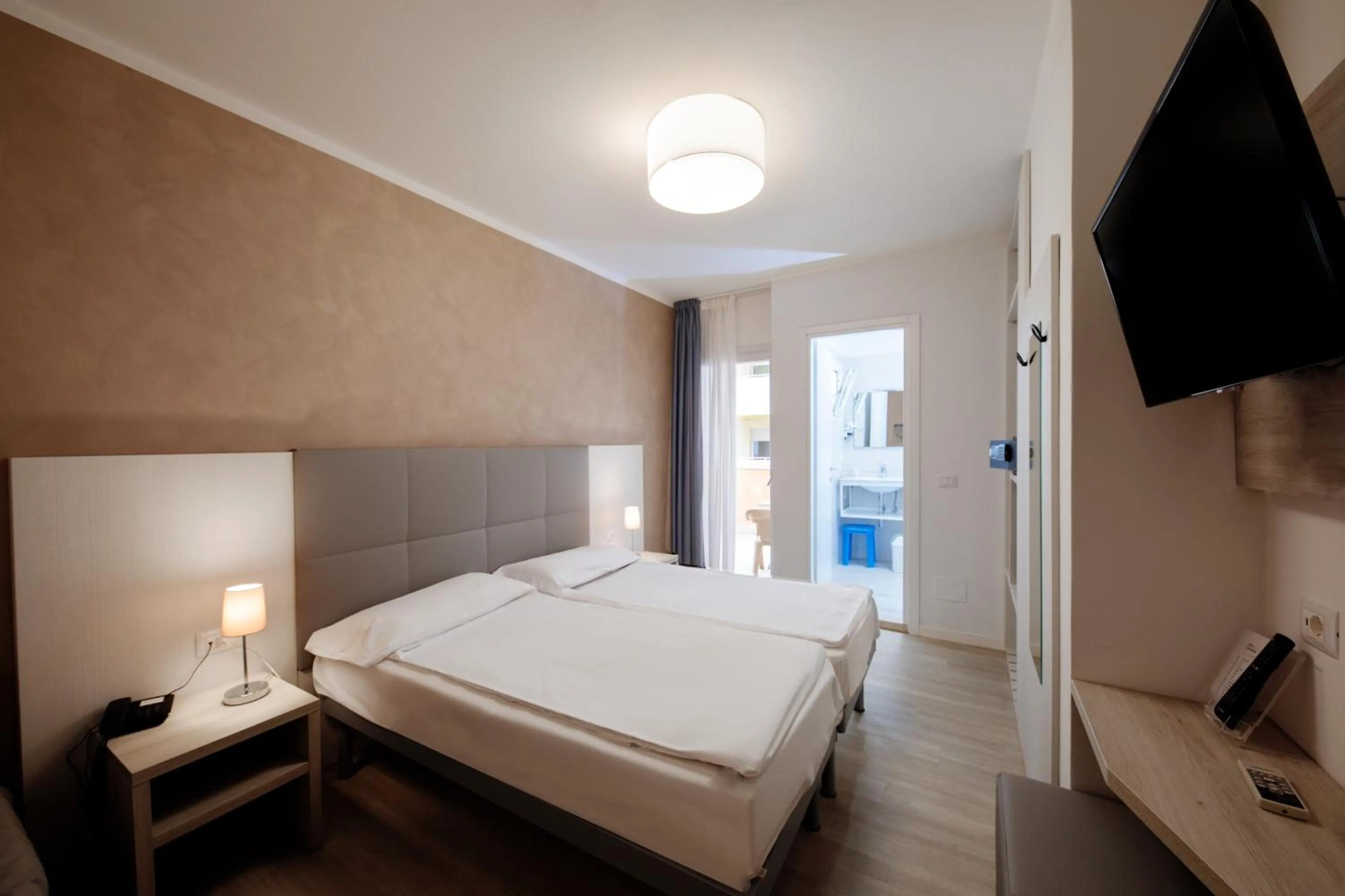 Bedroom, Bed in Hotel Garni Losanna