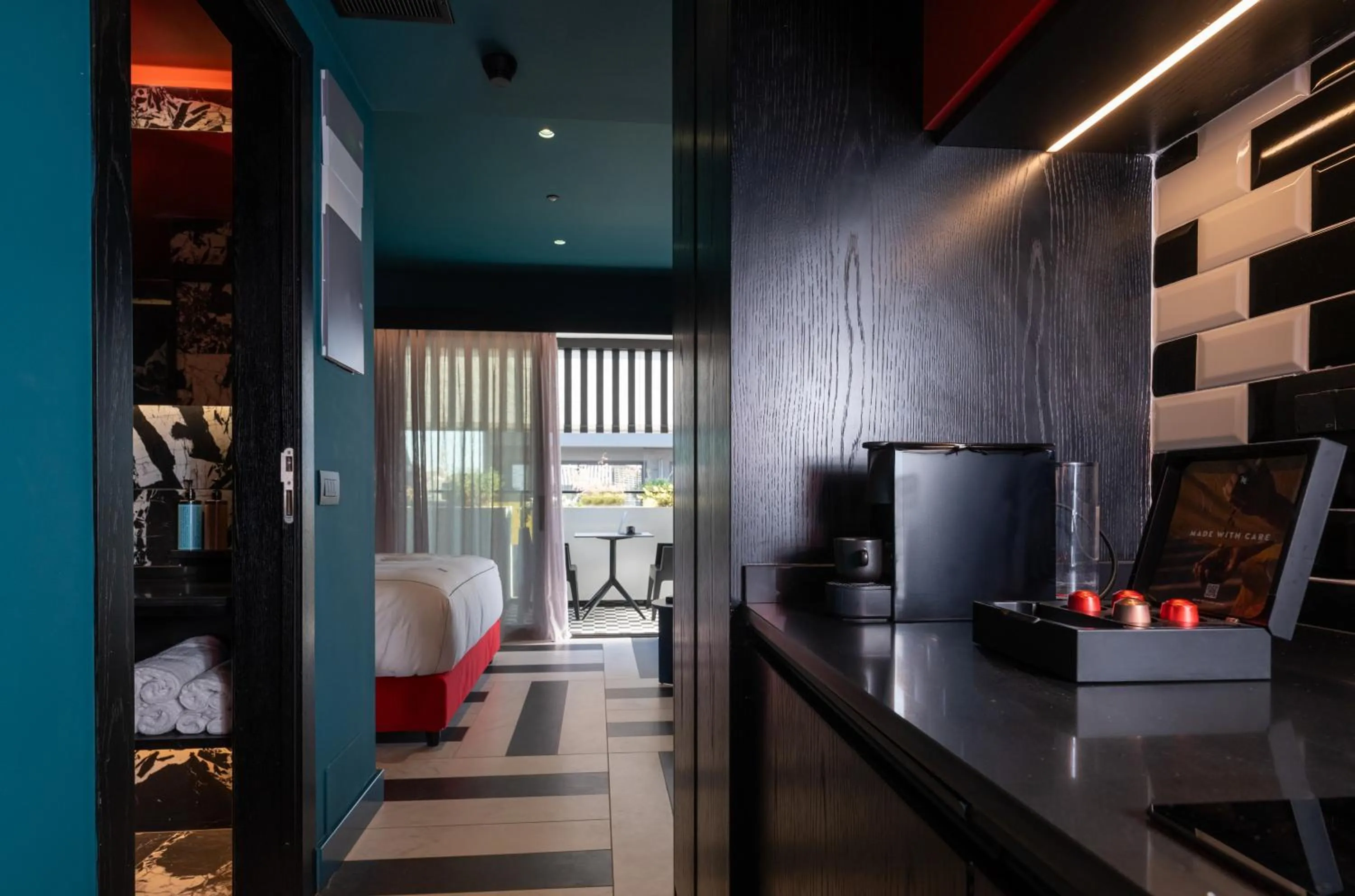 Coffee/tea facilities in The Pal Living in a Concept