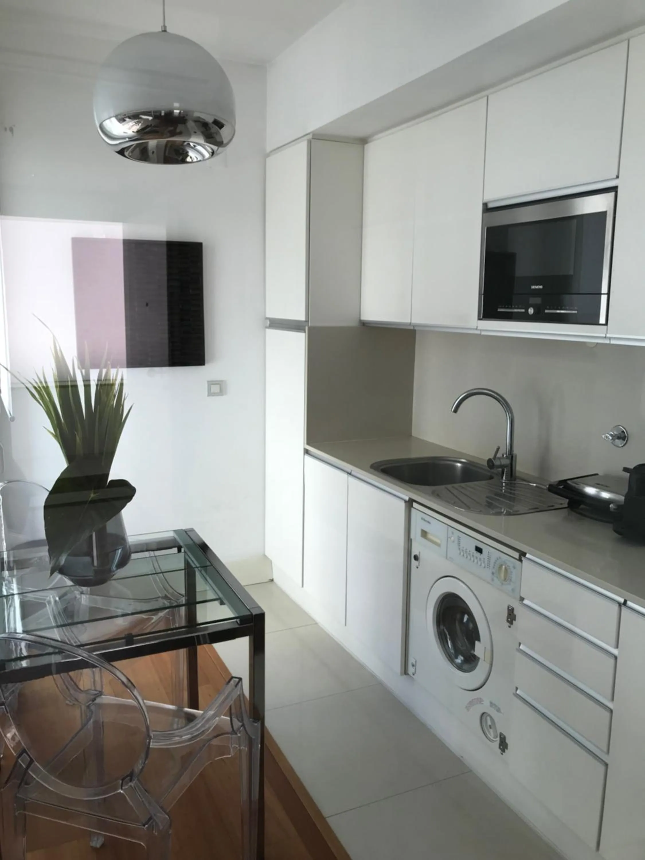 Kitchen or kitchenette in Lisbon Downtown Apartment Free Parking