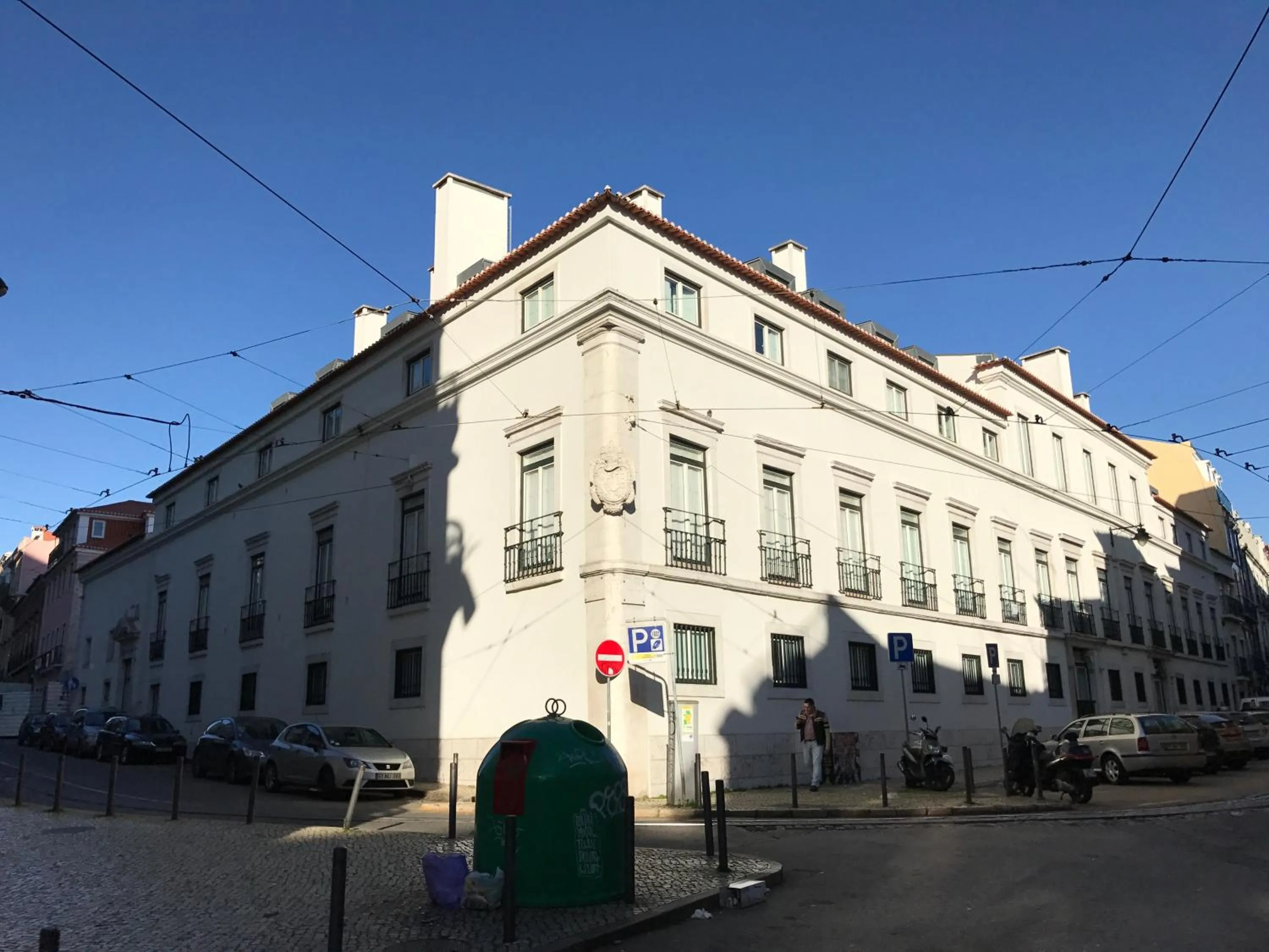 Facade/entrance in Lisbon Downtown Apartment Free Parking