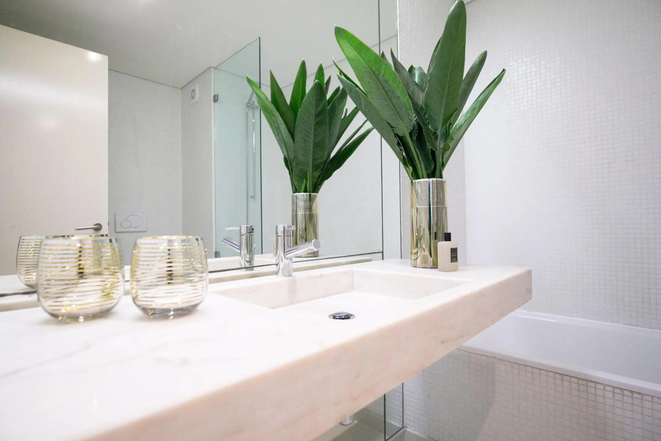 Bathroom in Lisbon Downtown Apartment Free Parking