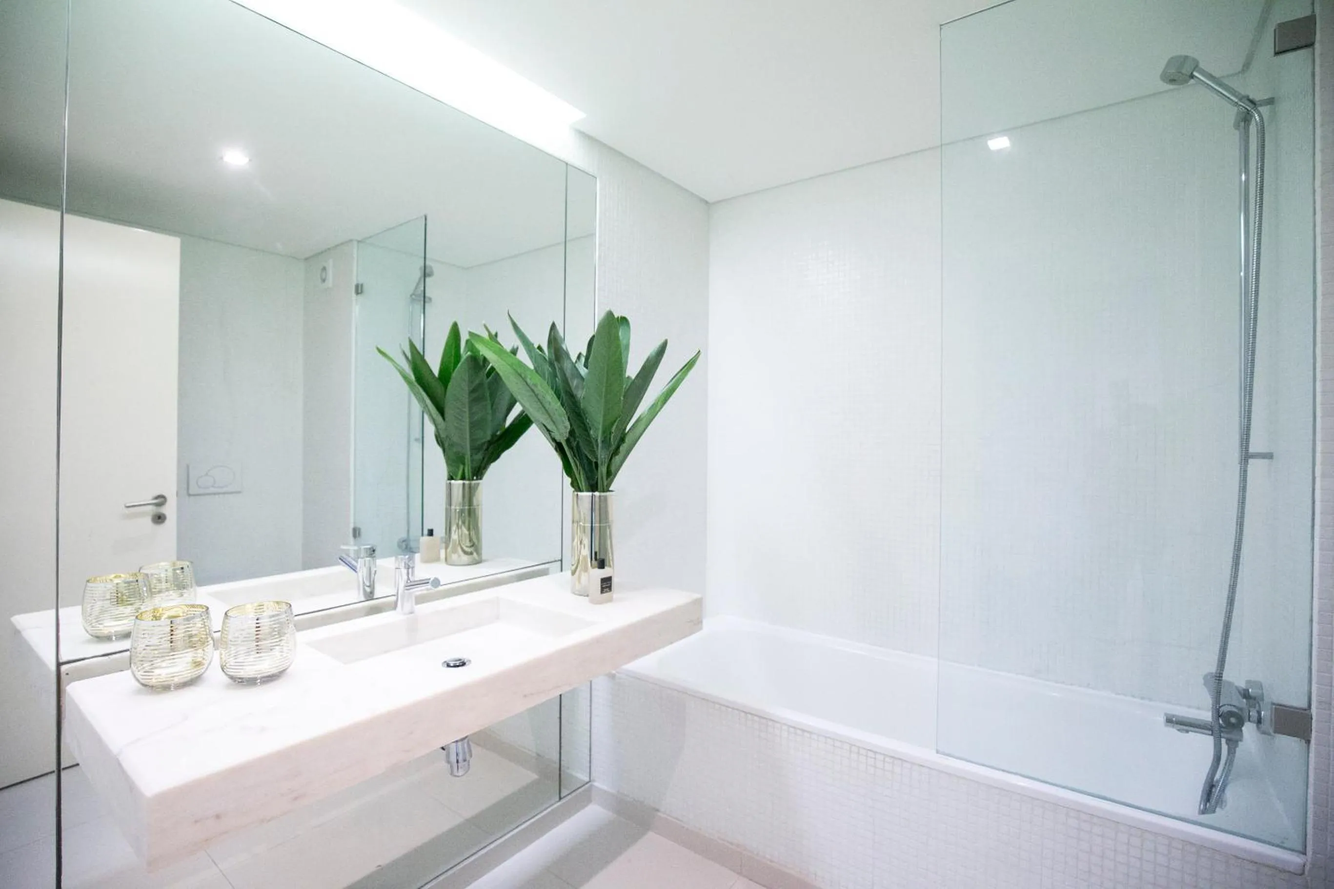 Bathroom in Lisbon Downtown Apartment Free Parking