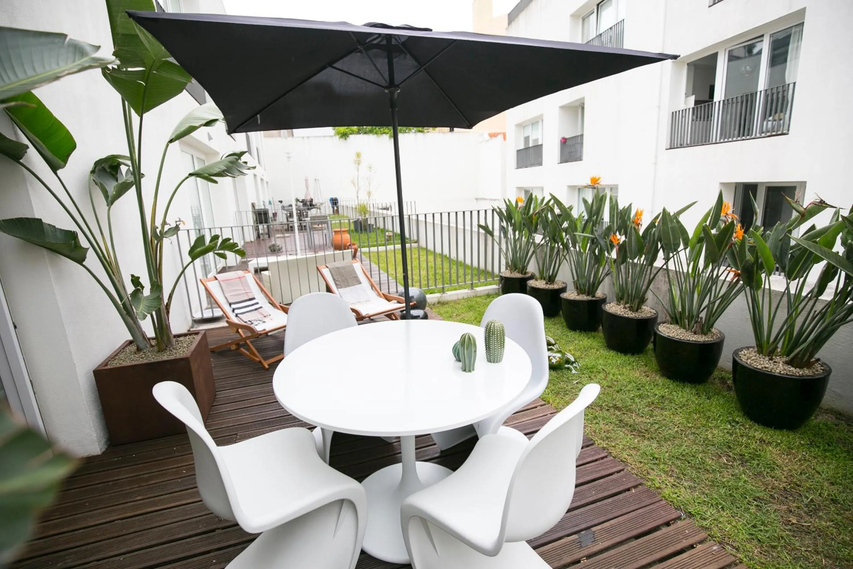 Garden in Lisbon Downtown Apartment Free Parking
