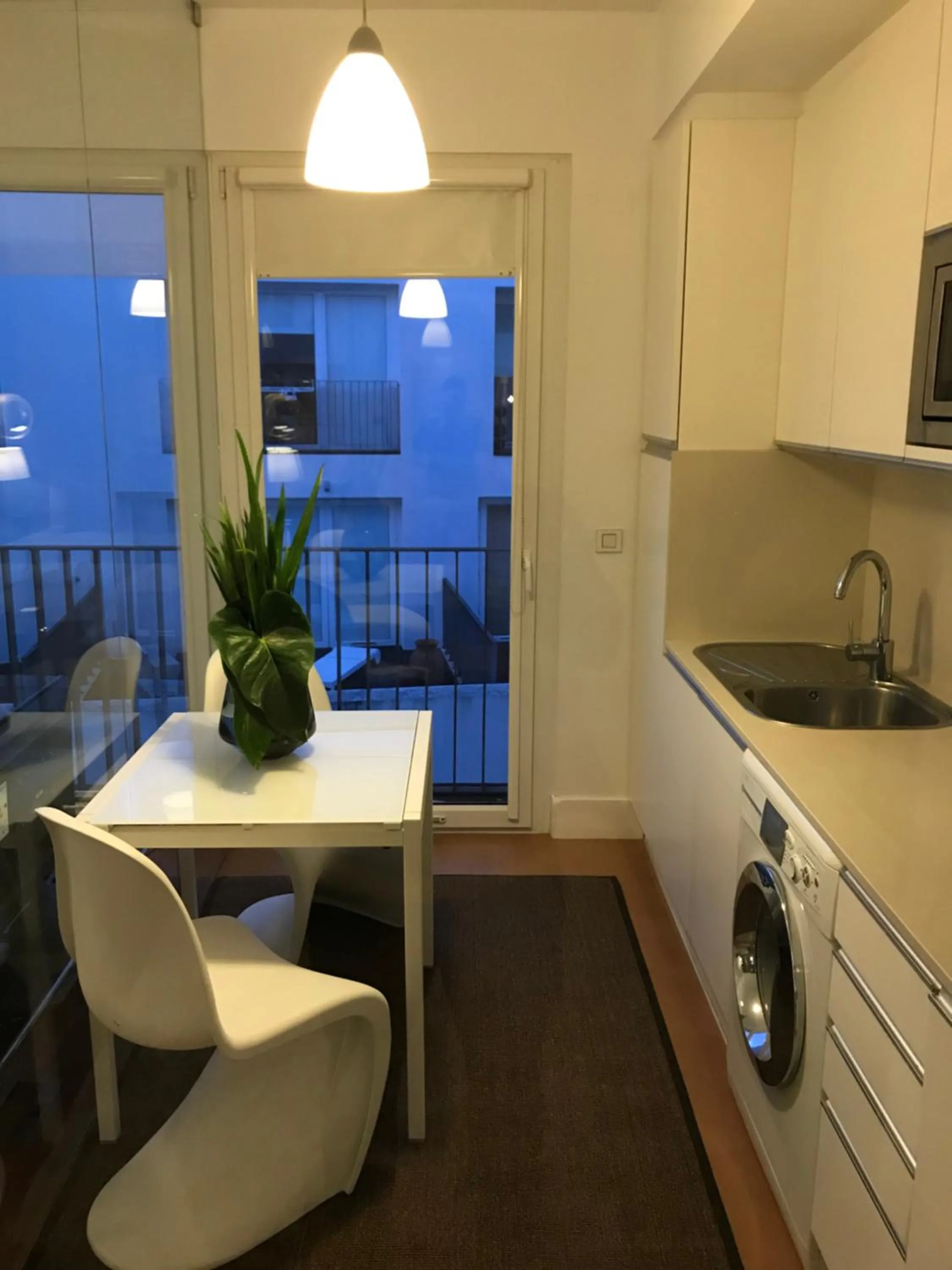 Kitchen or kitchenette in Lisbon Downtown Apartment Free Parking