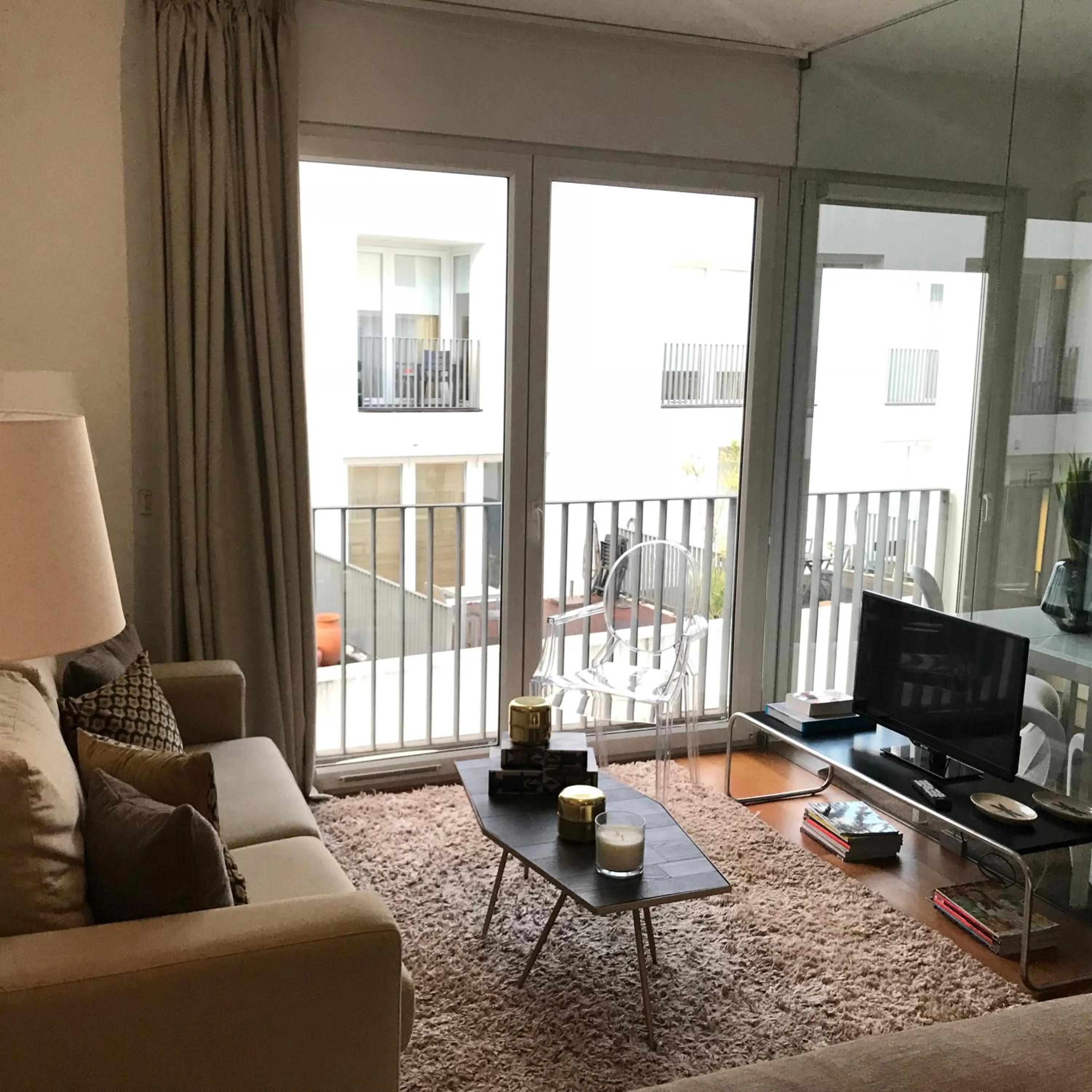 Bedroom in Lisbon Downtown Apartment Free Parking