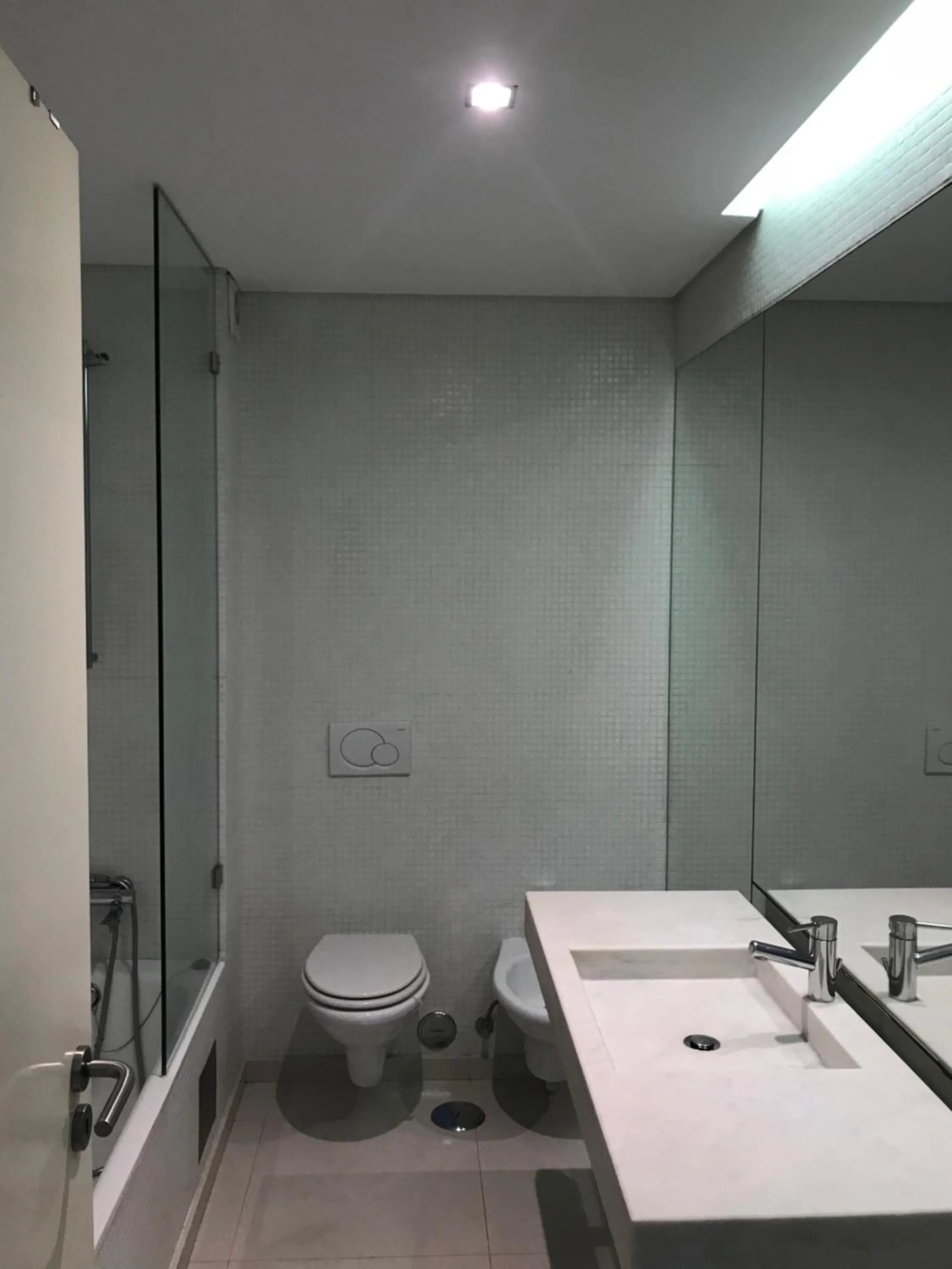 Bathroom in Lisbon Downtown Apartment Free Parking