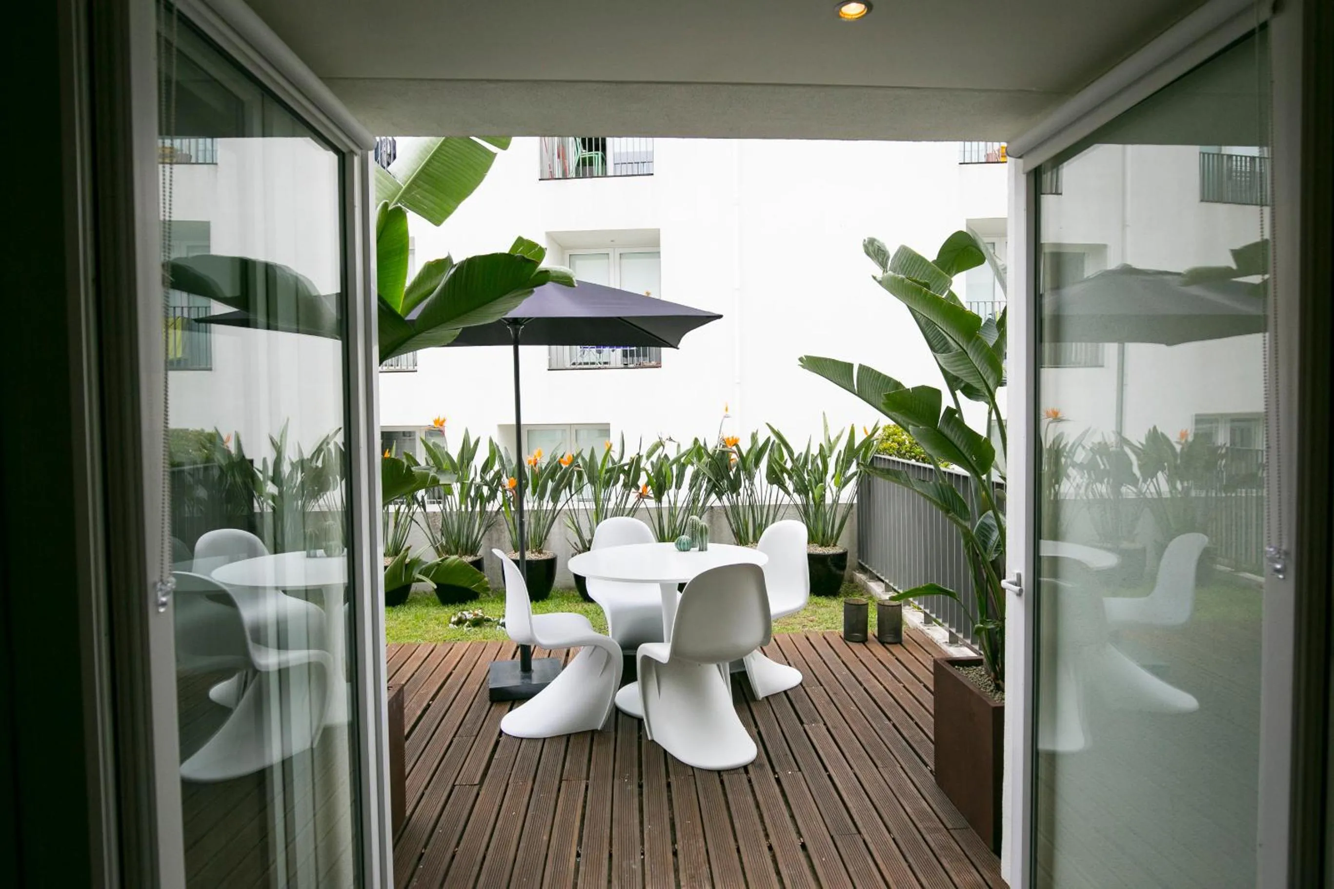 Garden in Lisbon Downtown Apartment Free Parking