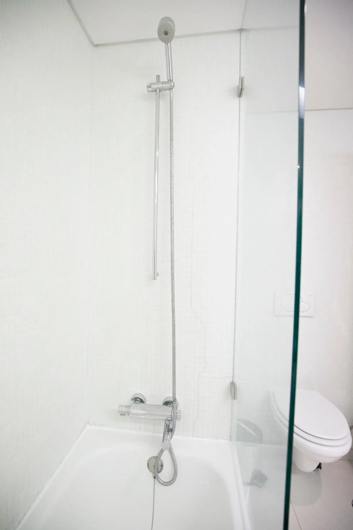 Bathroom in Lisbon Downtown Apartment Free Parking