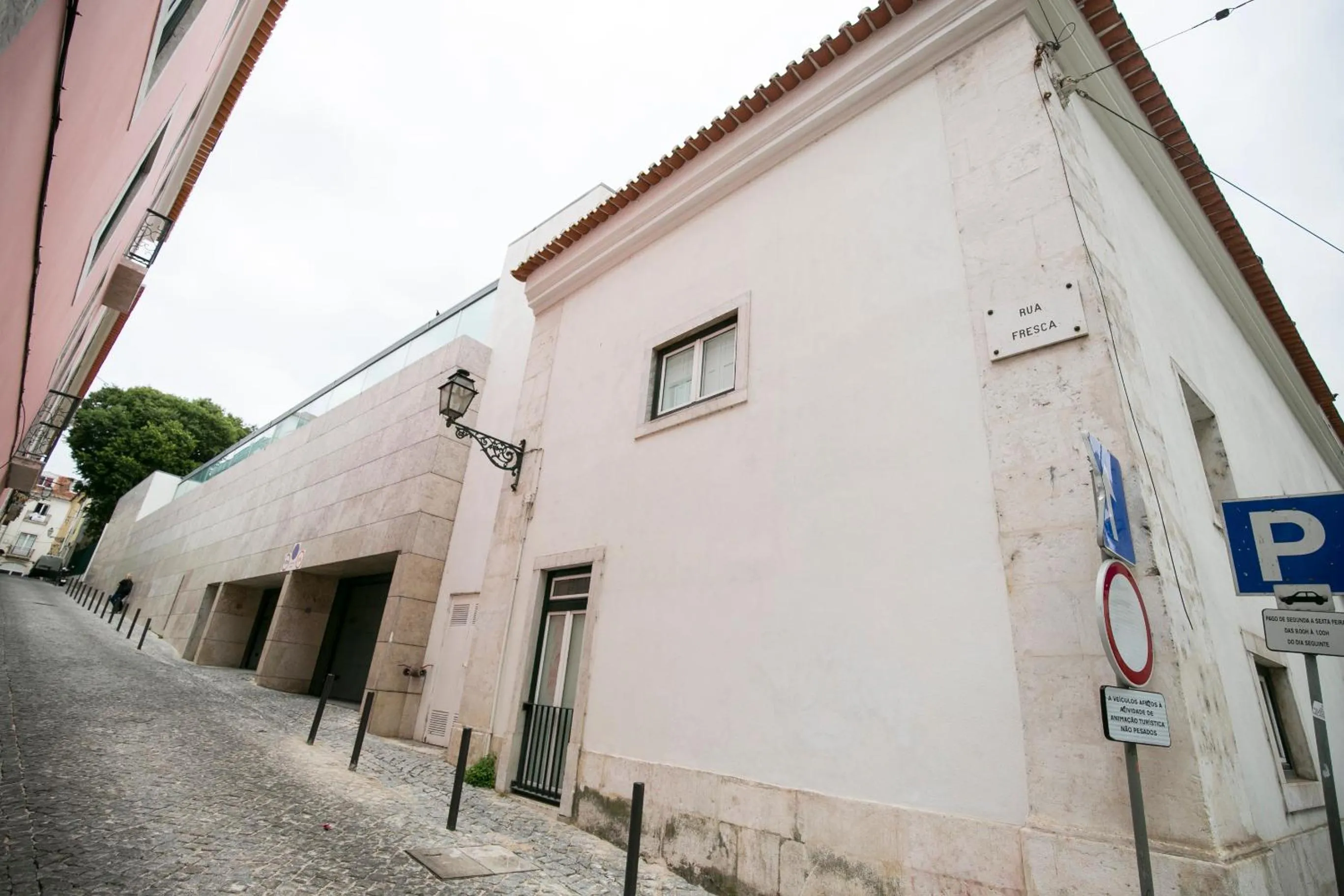 Facade/entrance in Lisbon Downtown Apartment Free Parking