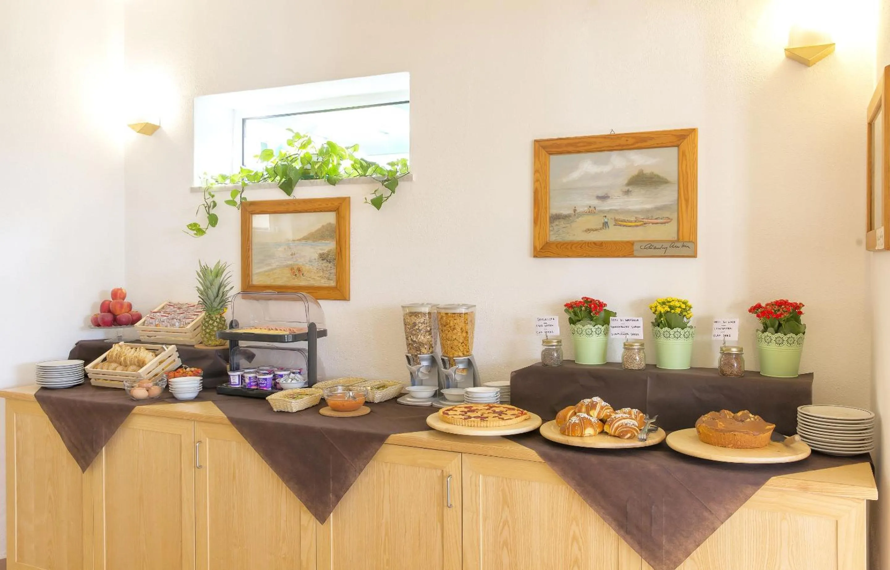 Buffet breakfast in Hotel Vittoria