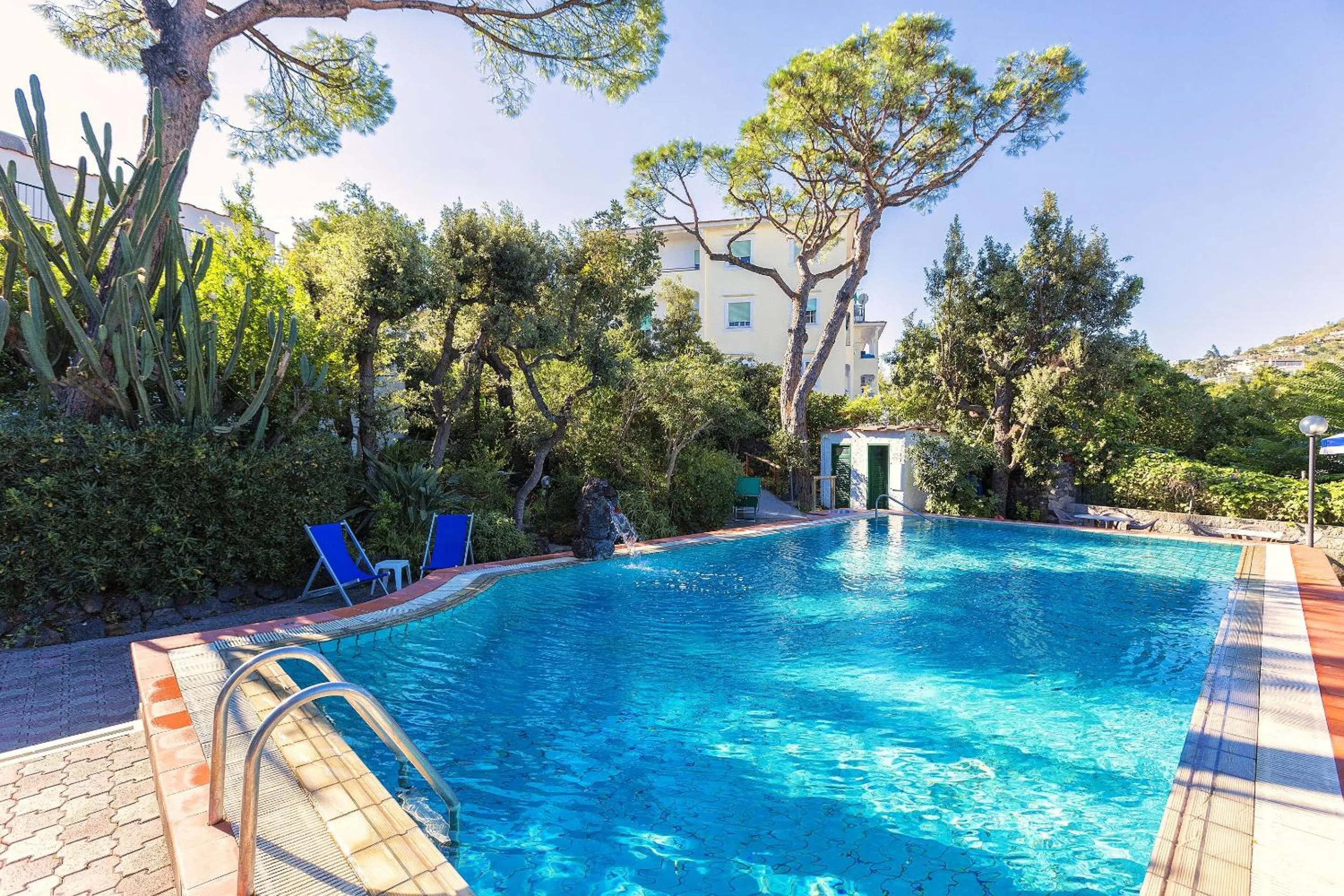 Swimming pool in Hotel Vittoria