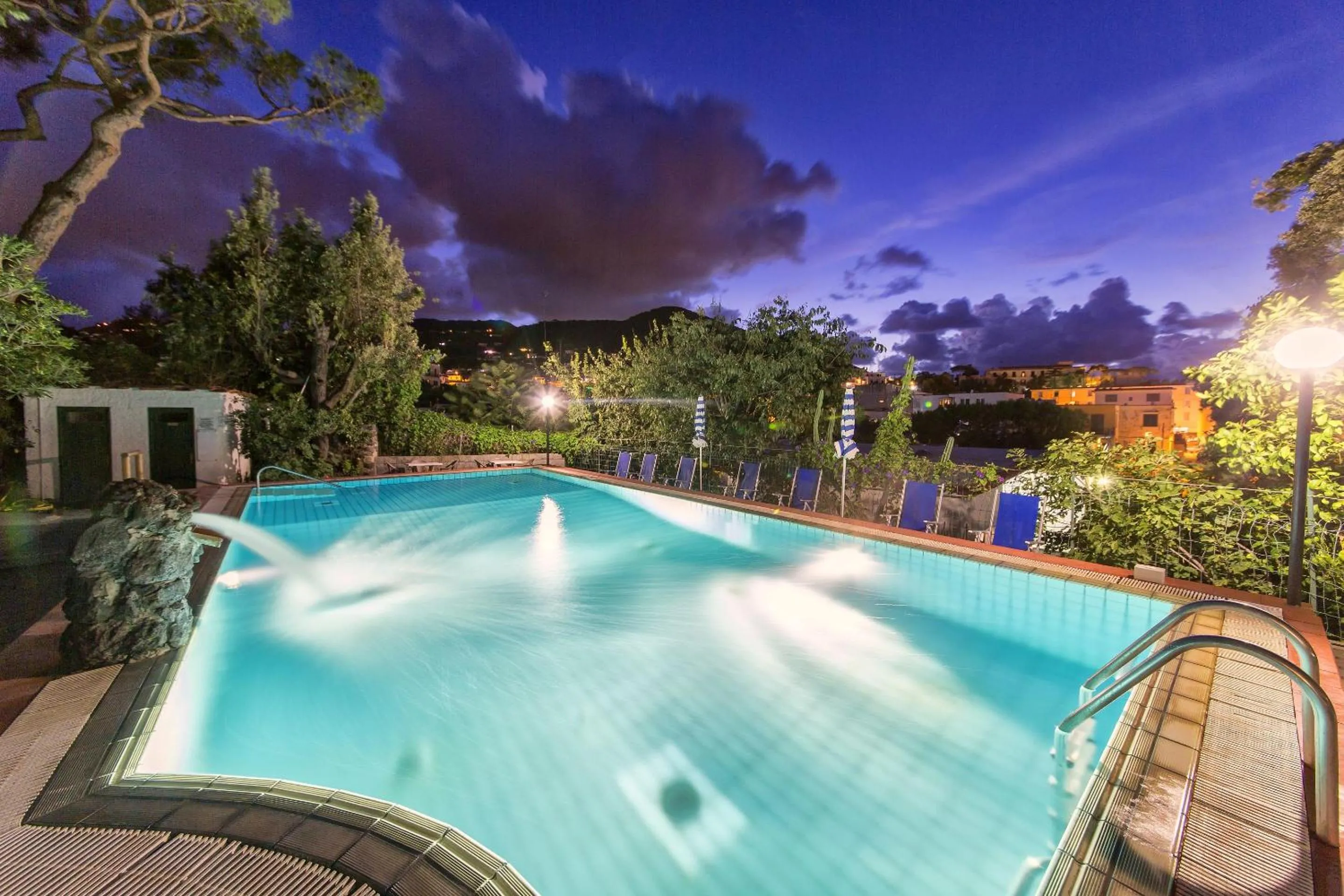 Swimming pool in Hotel Vittoria