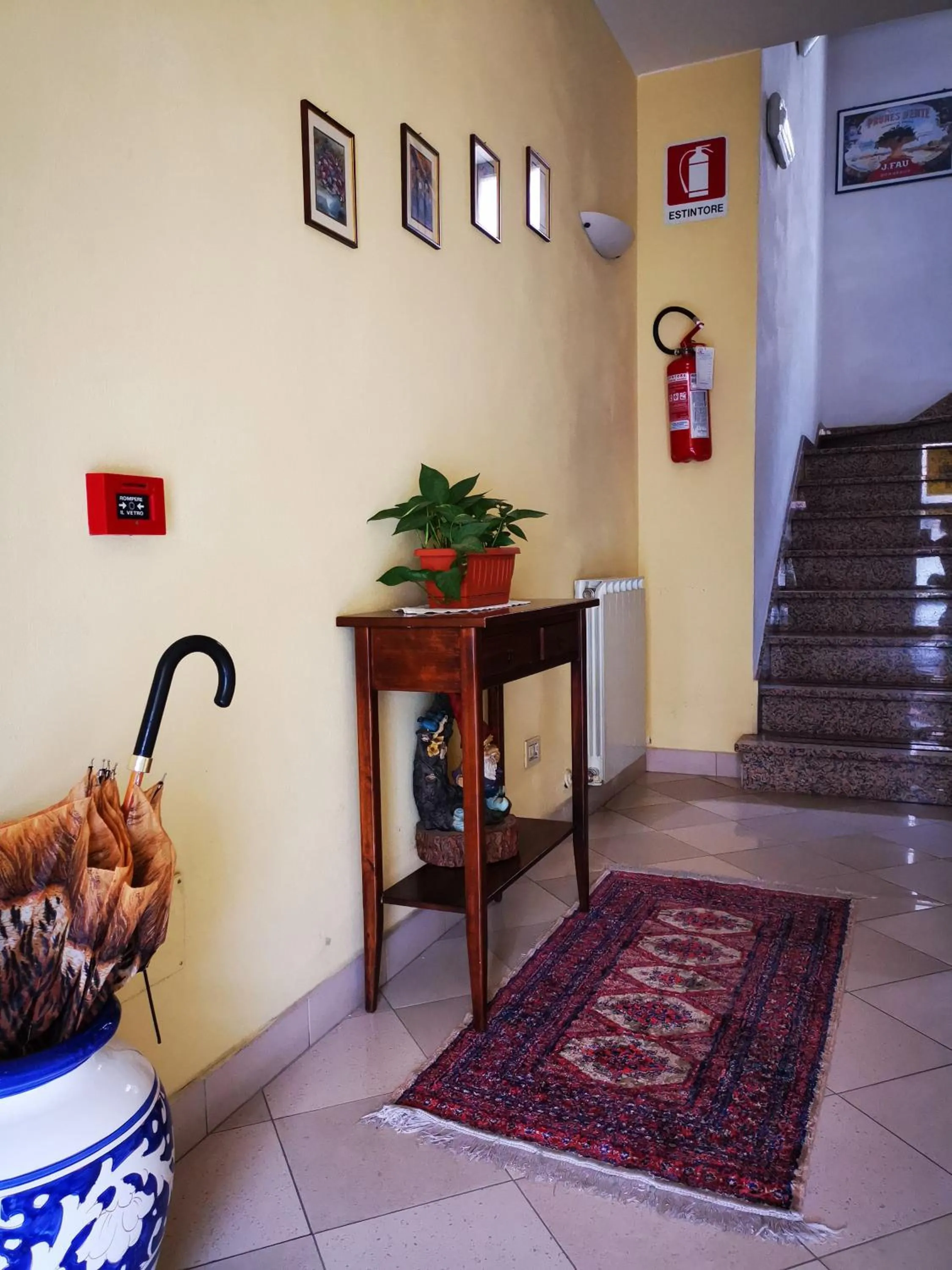 Lobby or reception in Osteria dei Locandieri