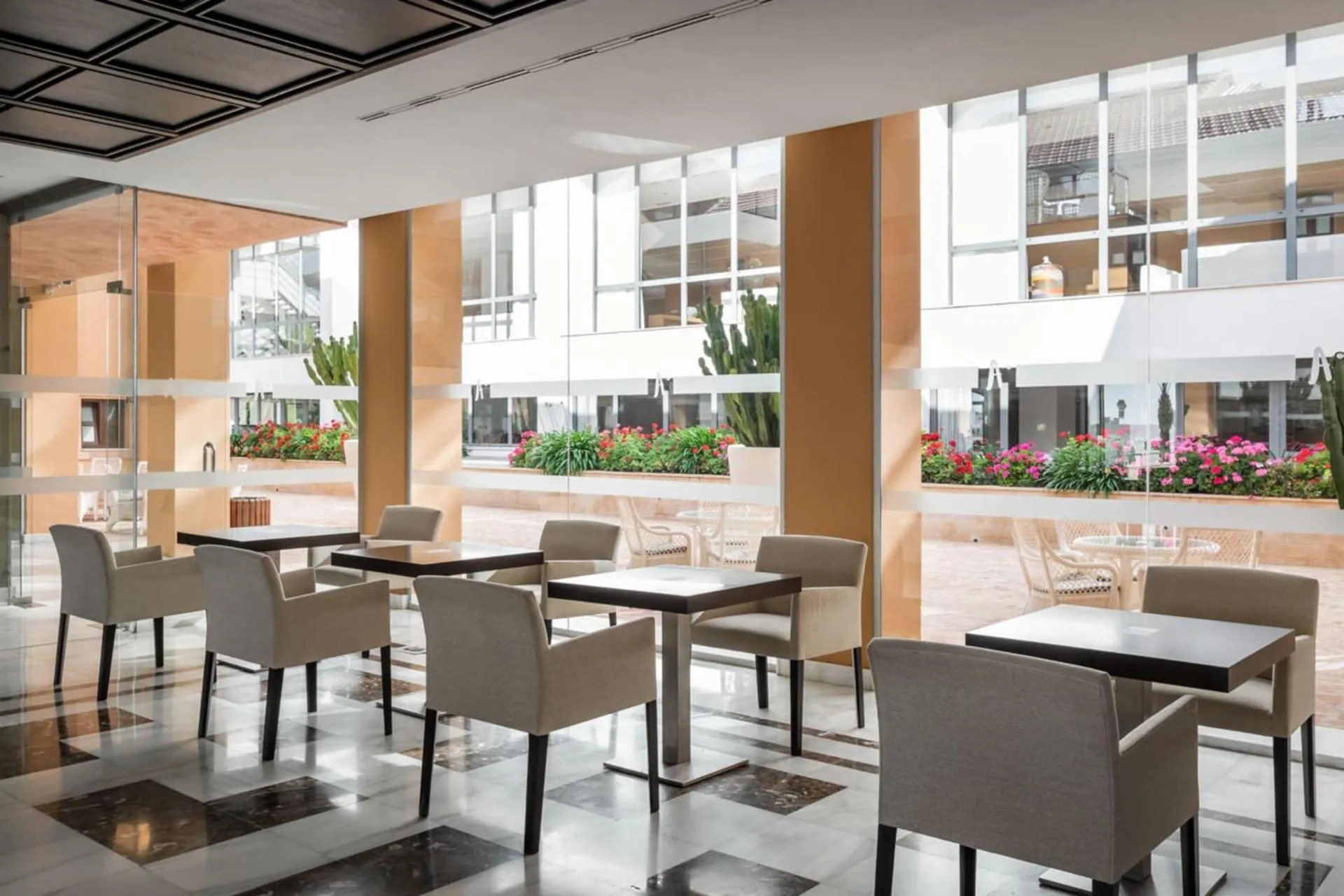 Lounge or bar in ALEGRIA Palacio Mojacar & Spa - Adults Only