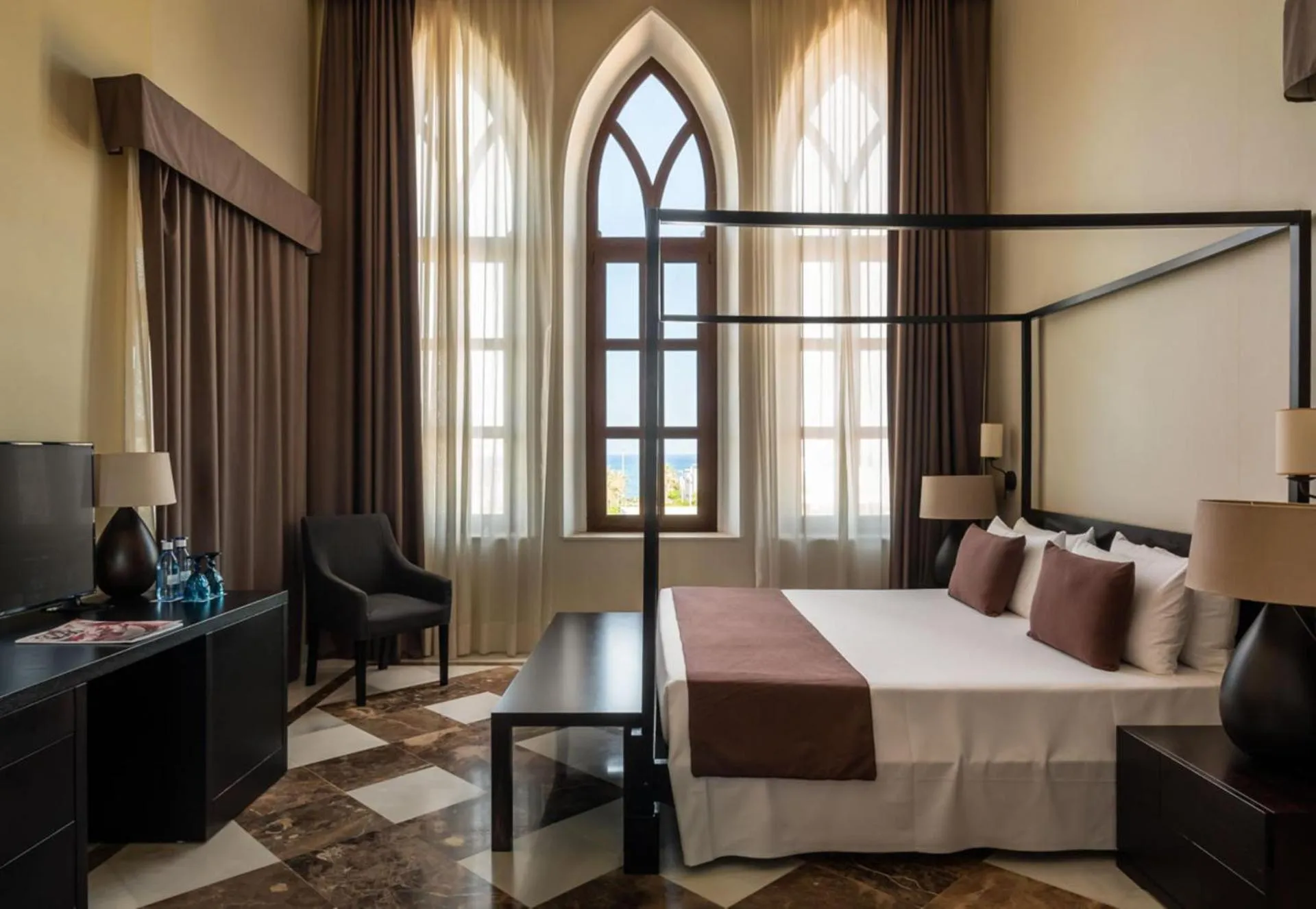 Photo of the whole room, Bed in ALEGRIA Palacio Mojacar & Spa - Adults Only