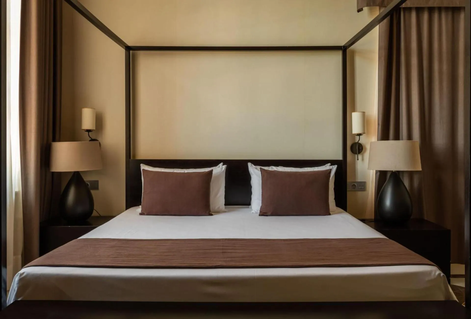 Photo of the whole room, Bed in ALEGRIA Palacio Mojacar & Spa - Adults Only