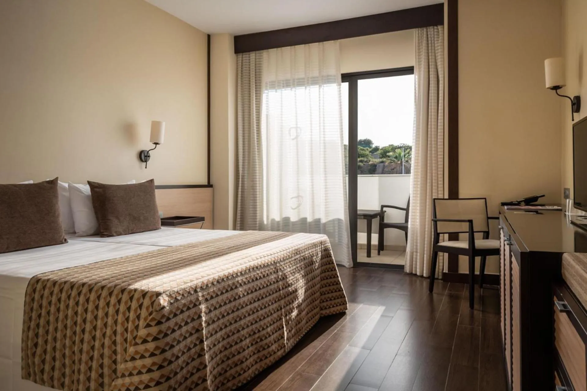 Photo of the whole room, Bed in ALEGRIA Palacio Mojacar & Spa - Adults Only