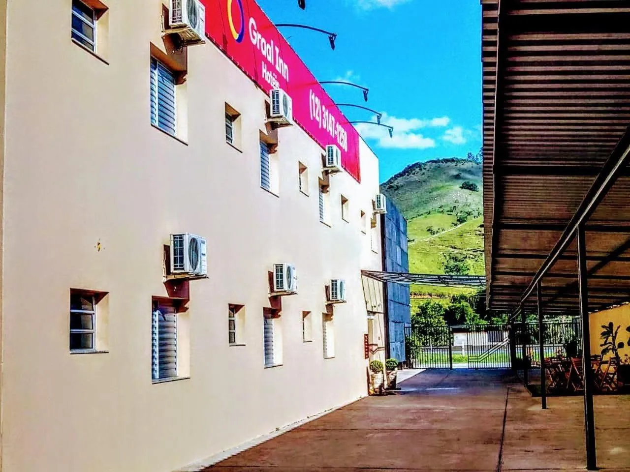 Property building in Hotel Graal Inn Queluz