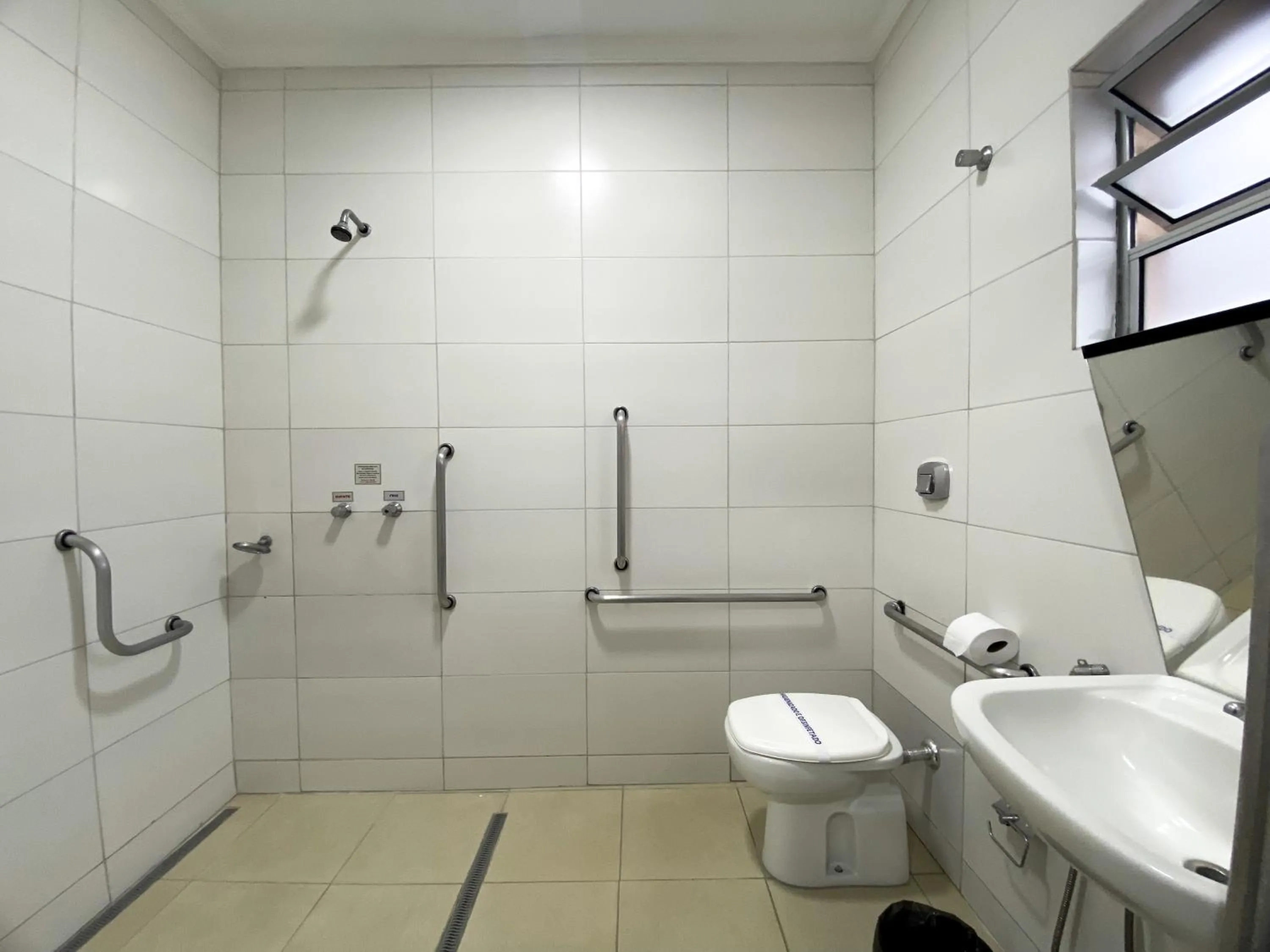 Shower in Hotel Graal Inn Queluz