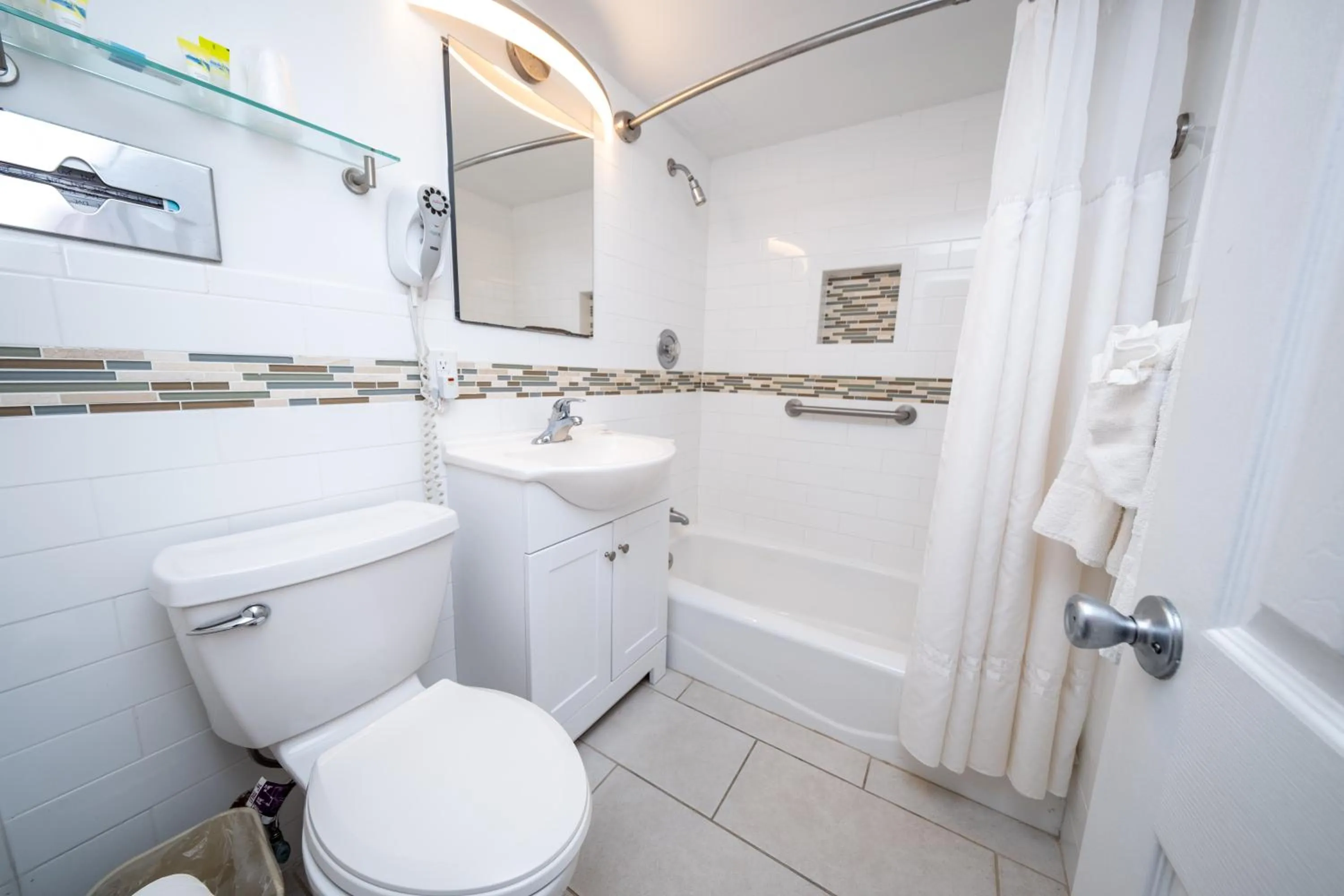 Bathroom in Nassau Inn Beachfront