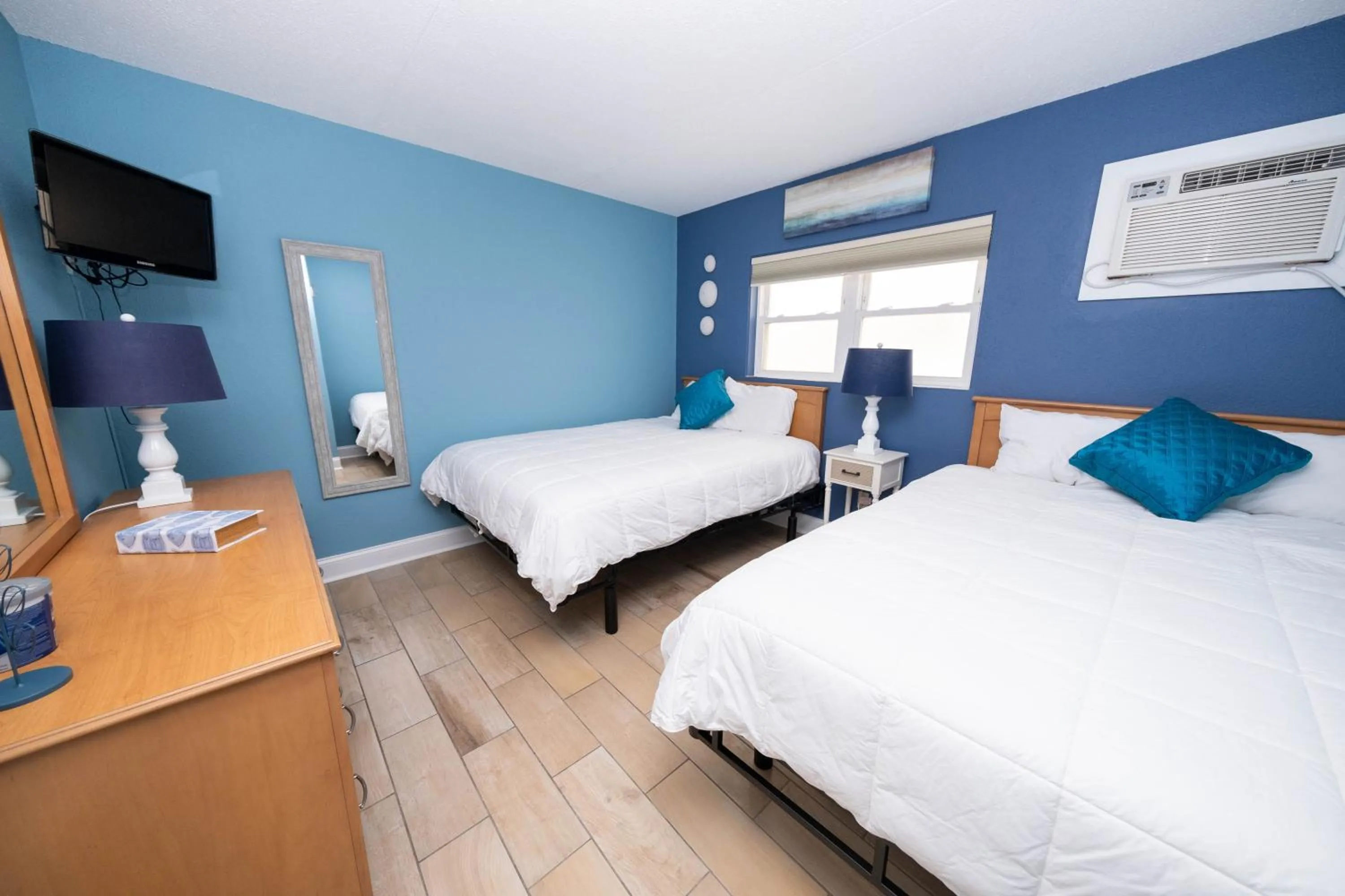 Bedroom in Nassau Inn Beachfront