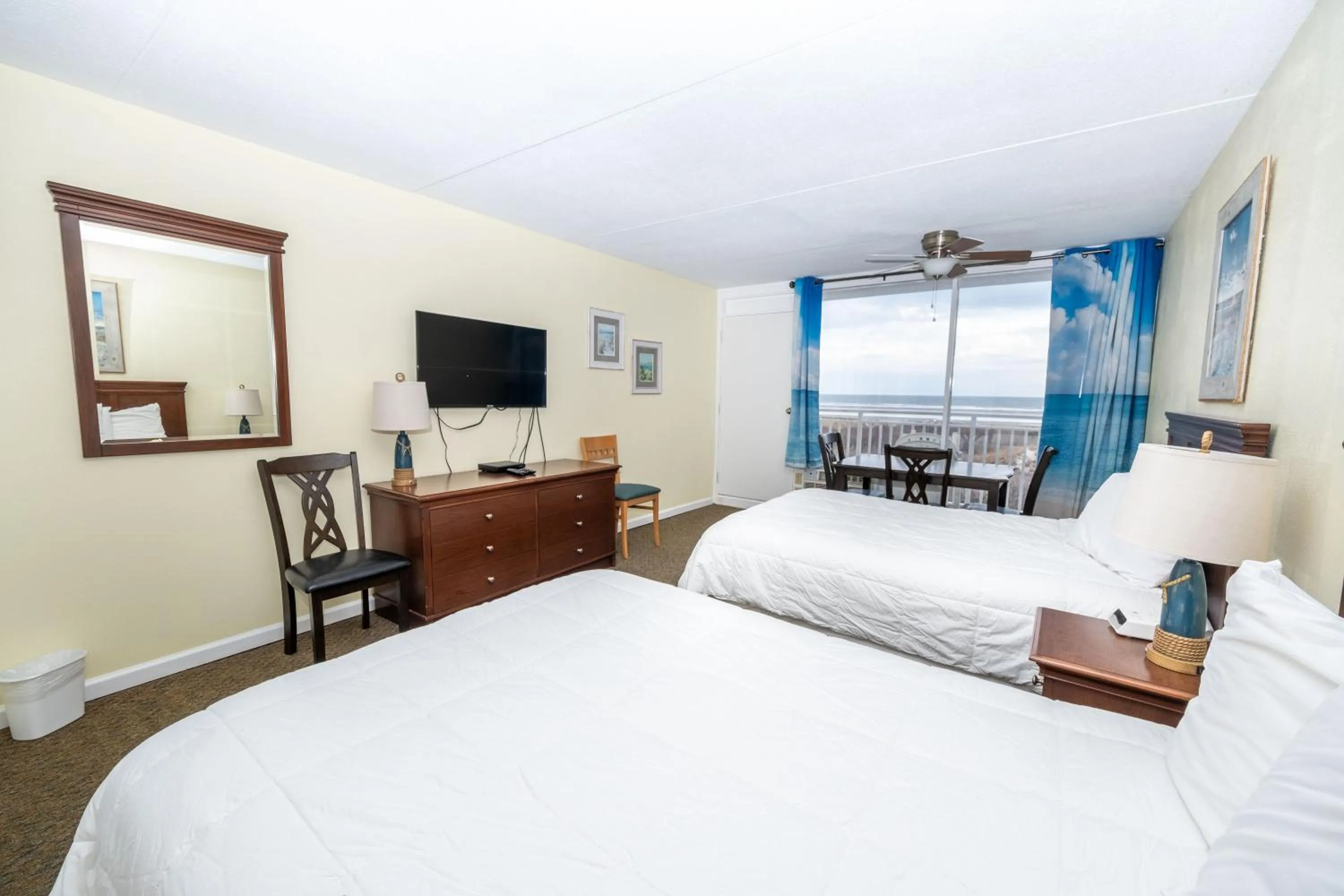 Living room in Nassau Inn Beachfront