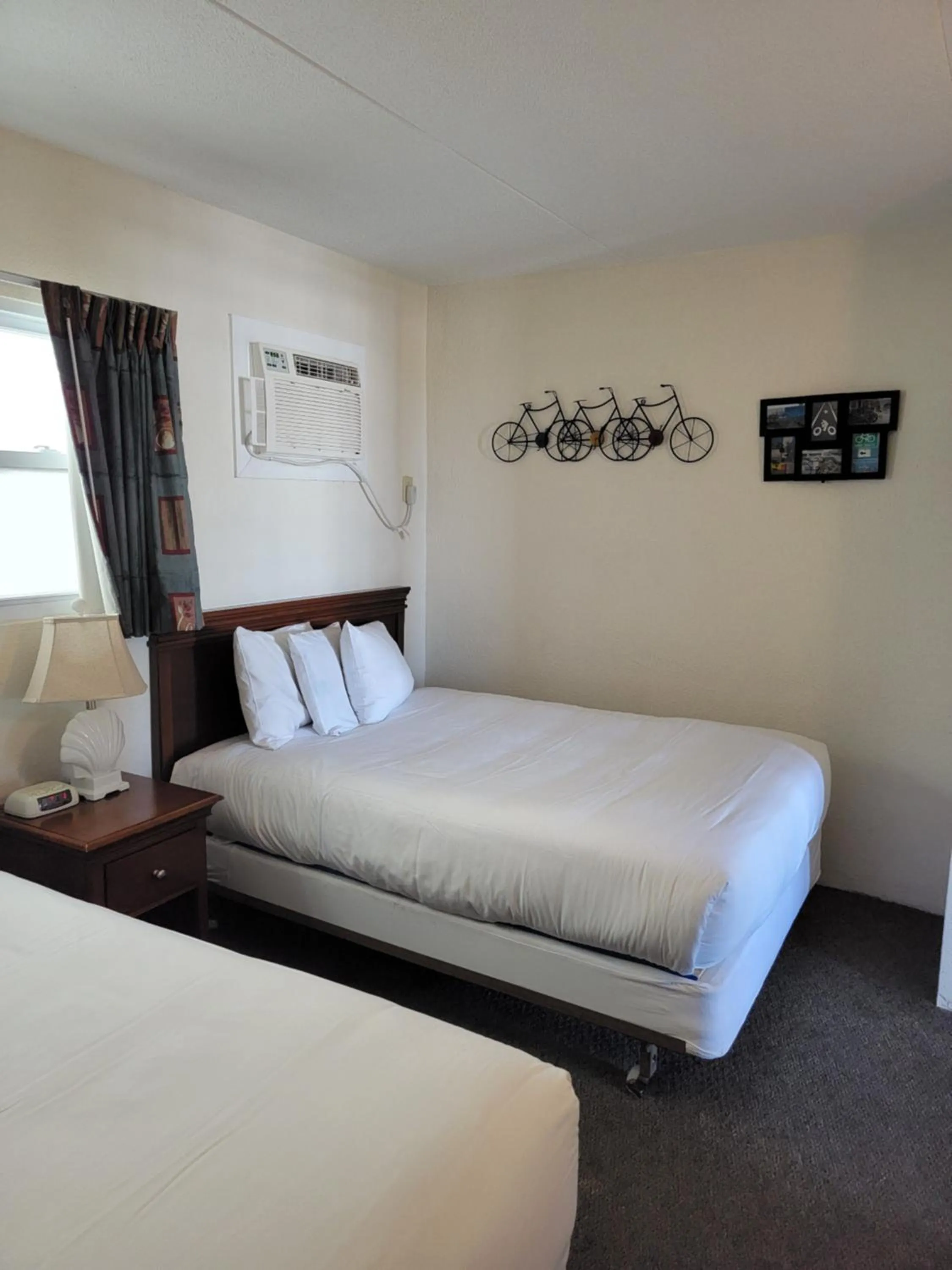 Bedroom in Nassau Inn Beachfront