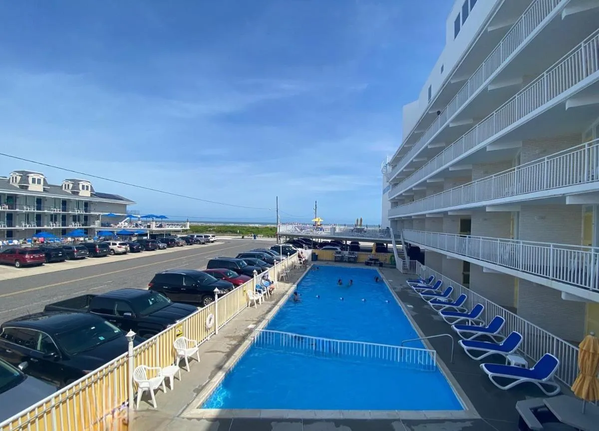 Swimming pool in Nassau Inn Beachfront