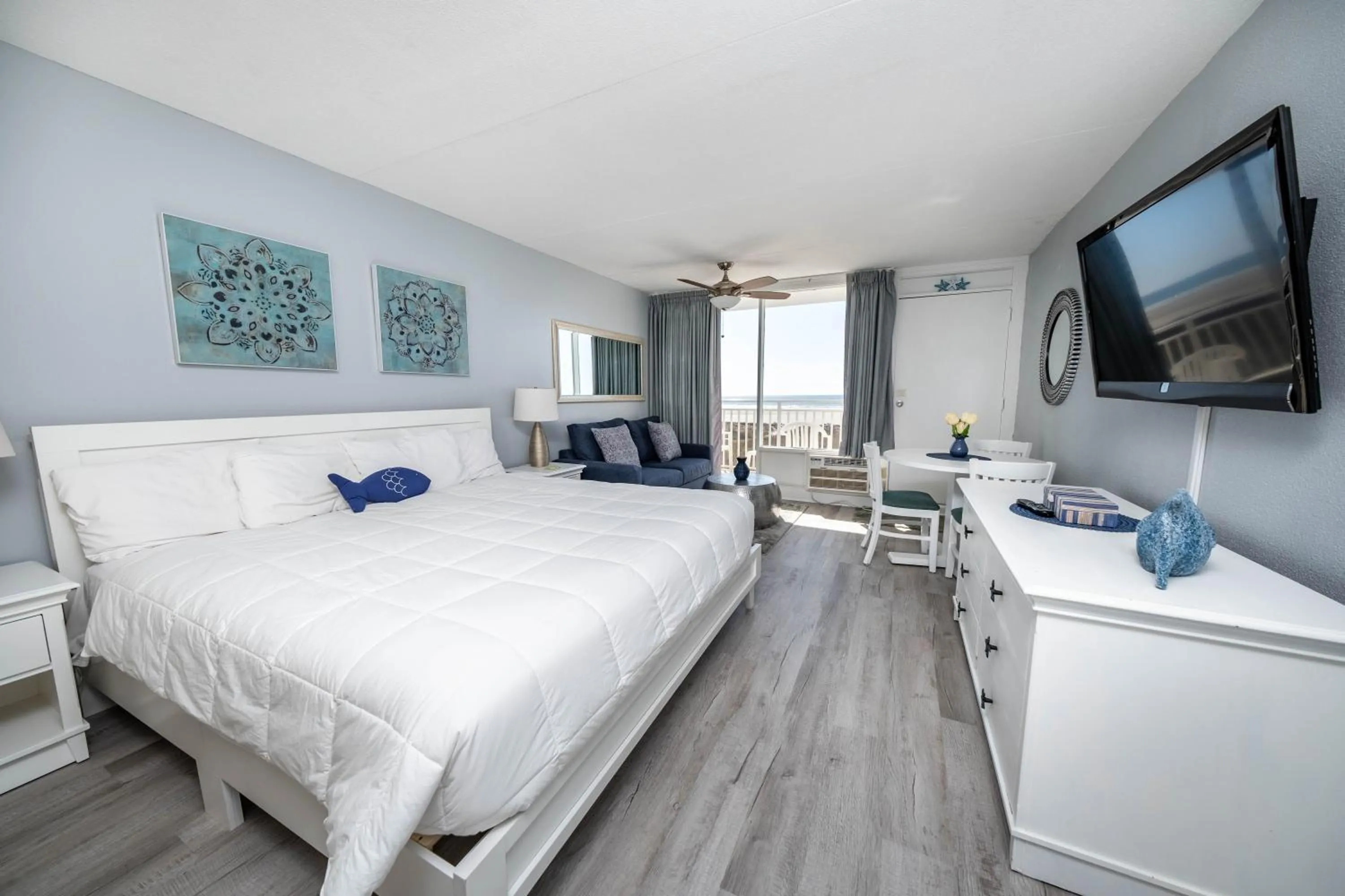 Photo of the whole room in Nassau Inn Beachfront