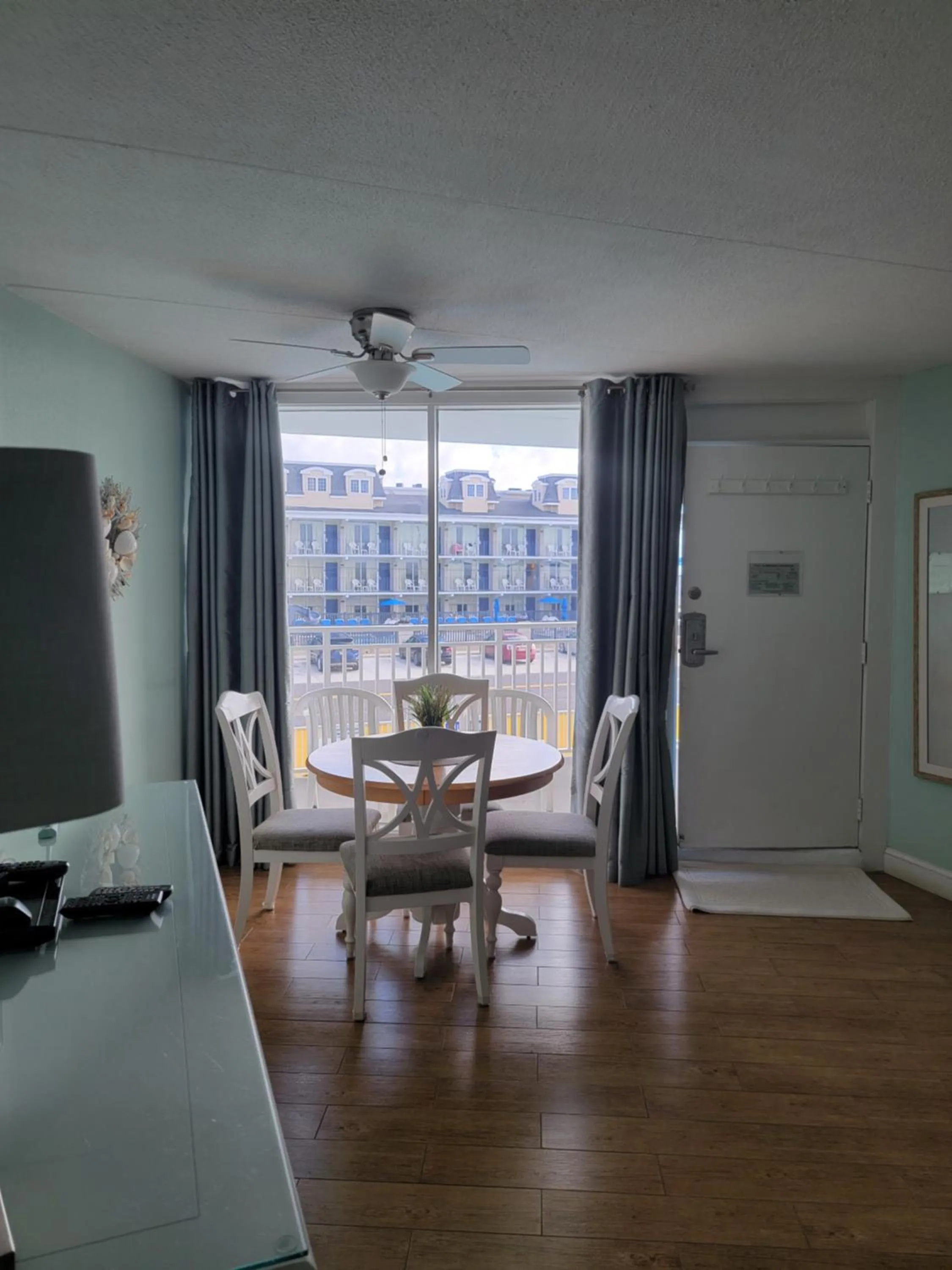 Dining area in Nassau Inn Beachfront