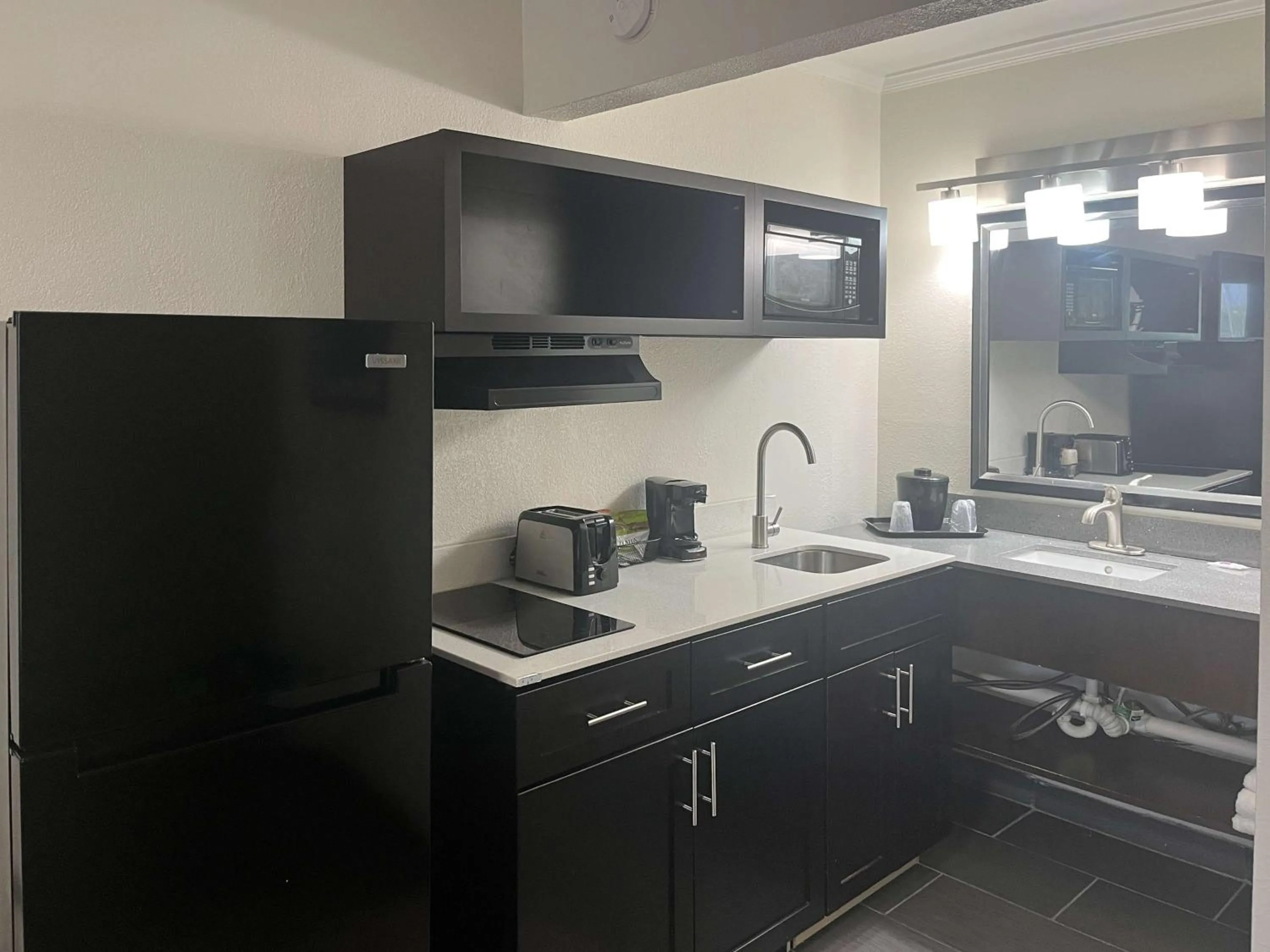 Kitchen or kitchenette in Studio 6 Charlotte, NC – Airport South