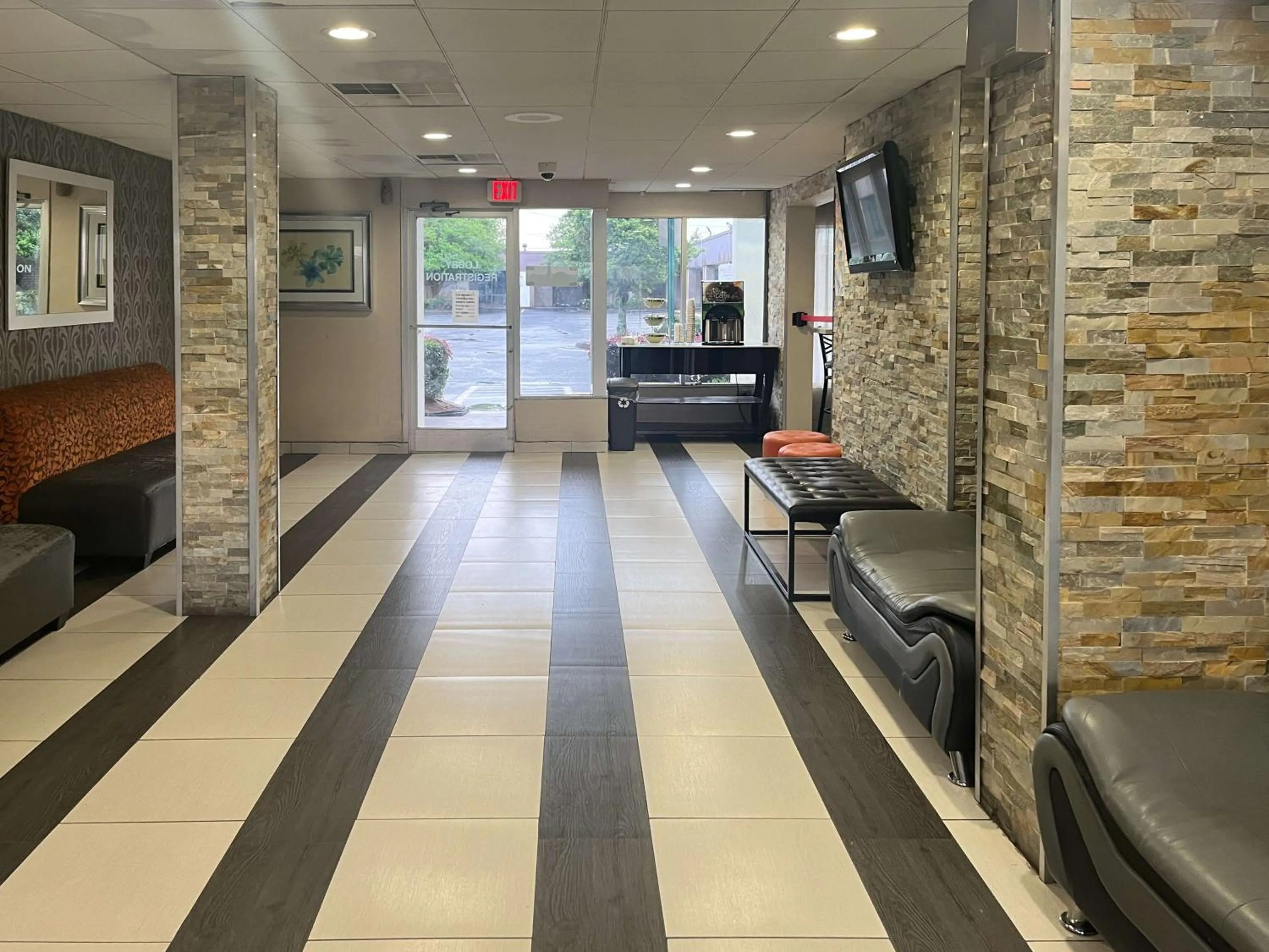 Lobby or reception in Studio 6 Charlotte, NC – Airport South