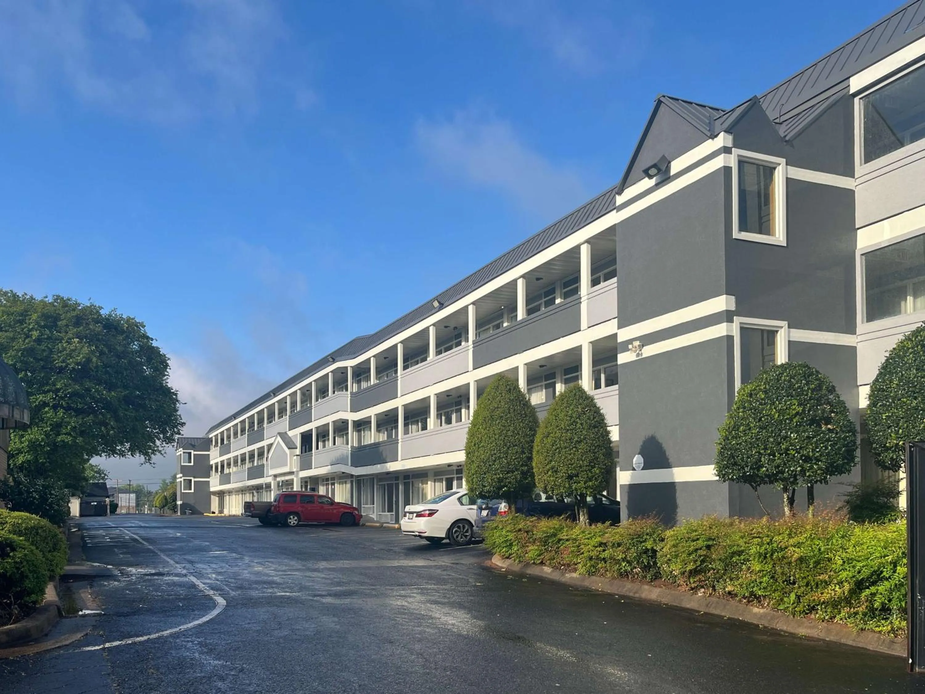 Property building in Studio 6 Charlotte, NC – Airport South