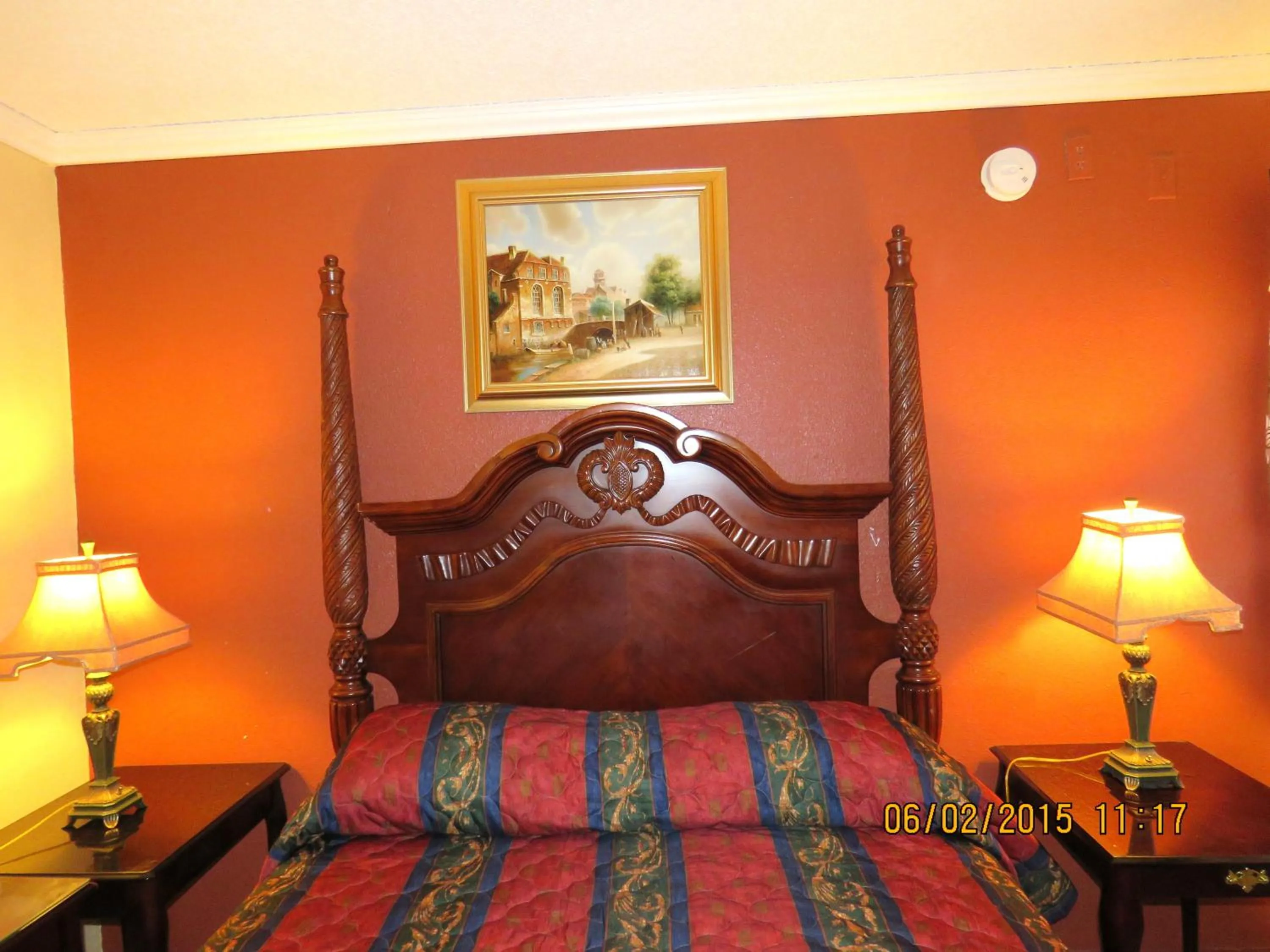 Bed in Central Inn Motel