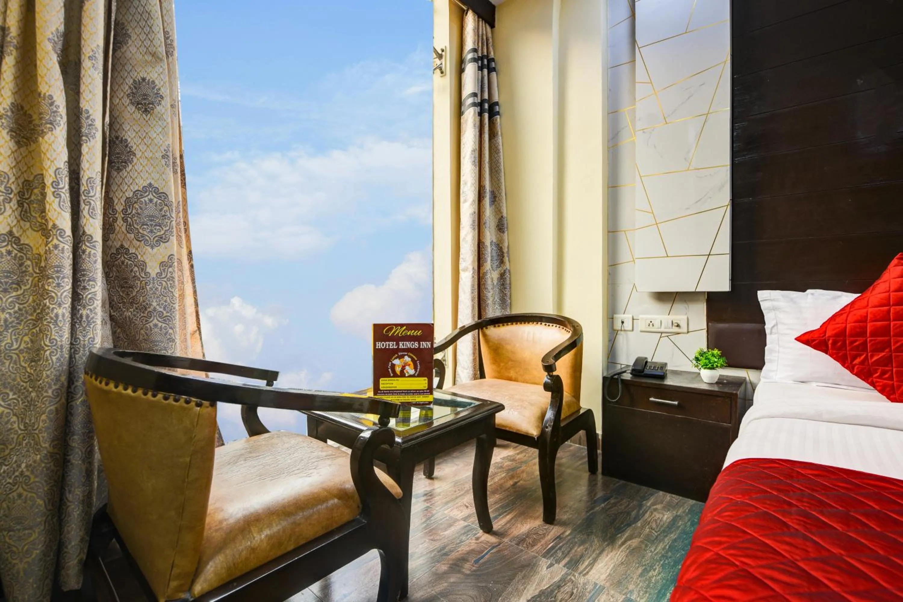 Photo of the whole room, Bed in Hotel Kings Inn, Karol Bagh, New Delhi