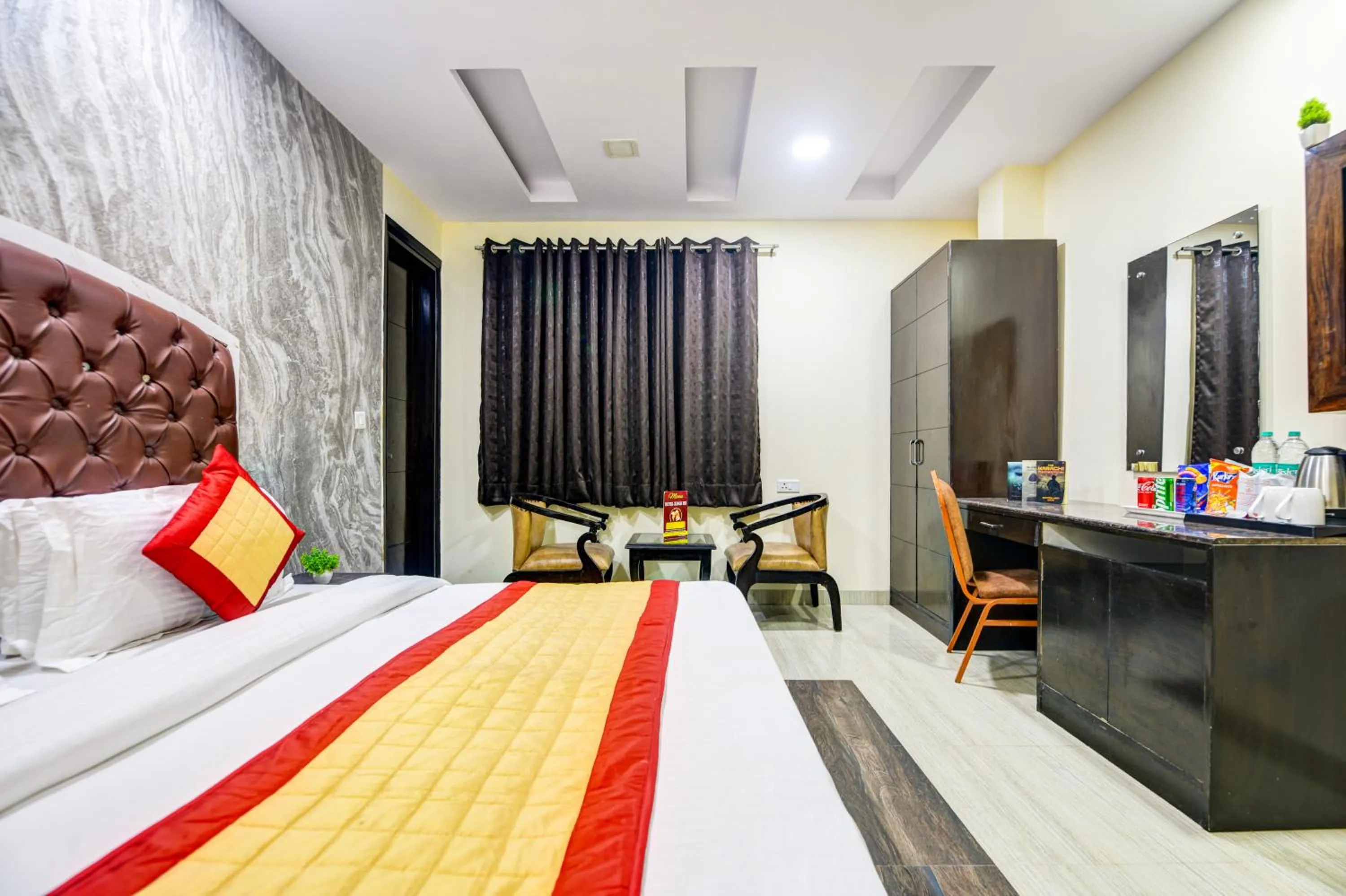 Bed in Hotel Kings Inn, Karol Bagh, New Delhi