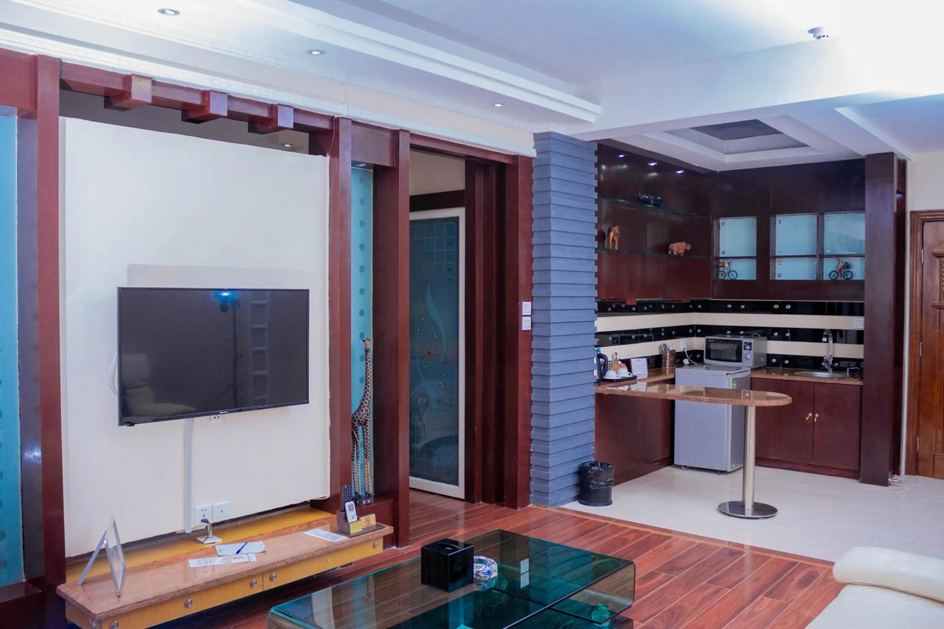 TV and multimedia in Best Western Plus Paramount Hotel