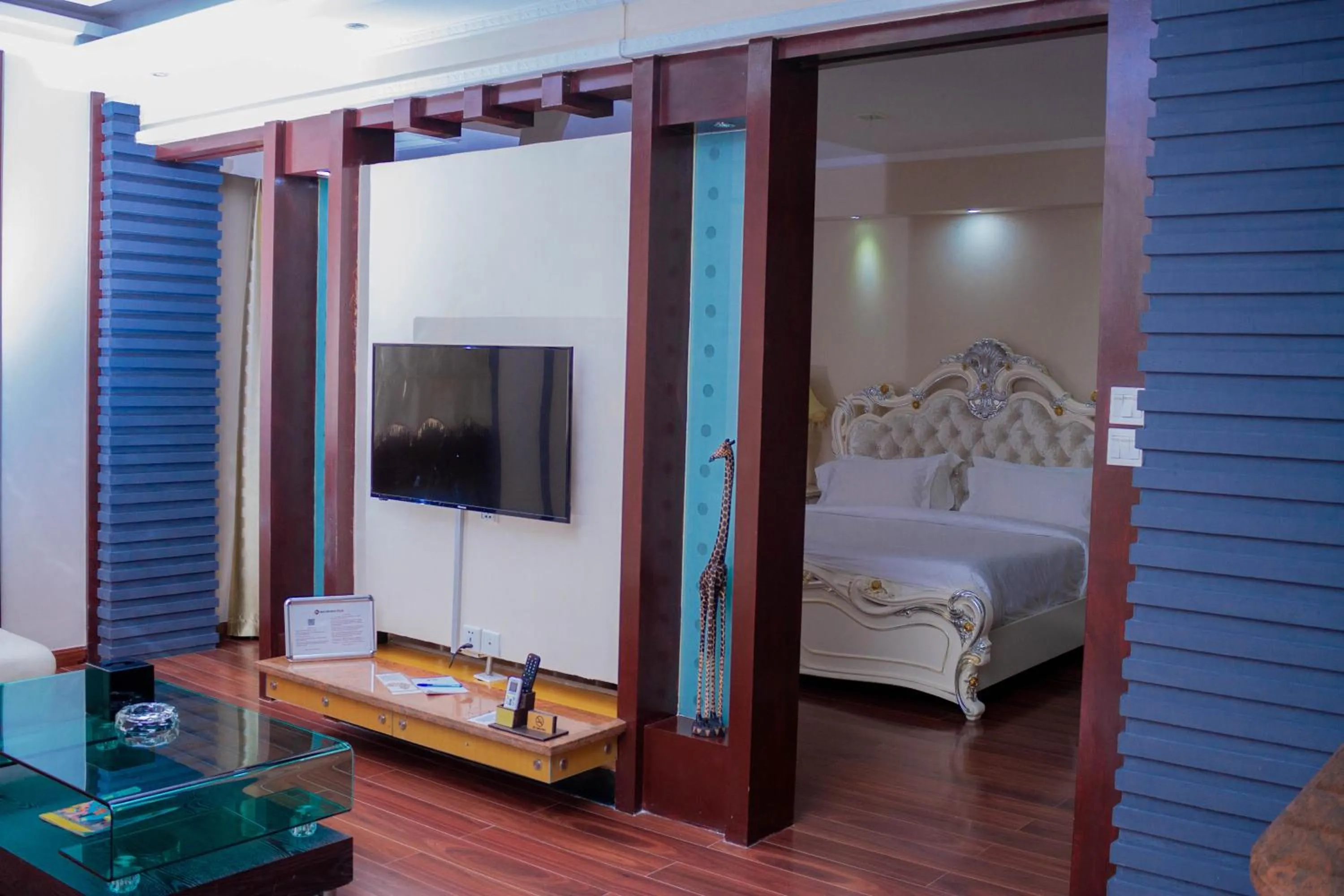 View (from property/room), Bed in Best Western Plus Paramount Hotel