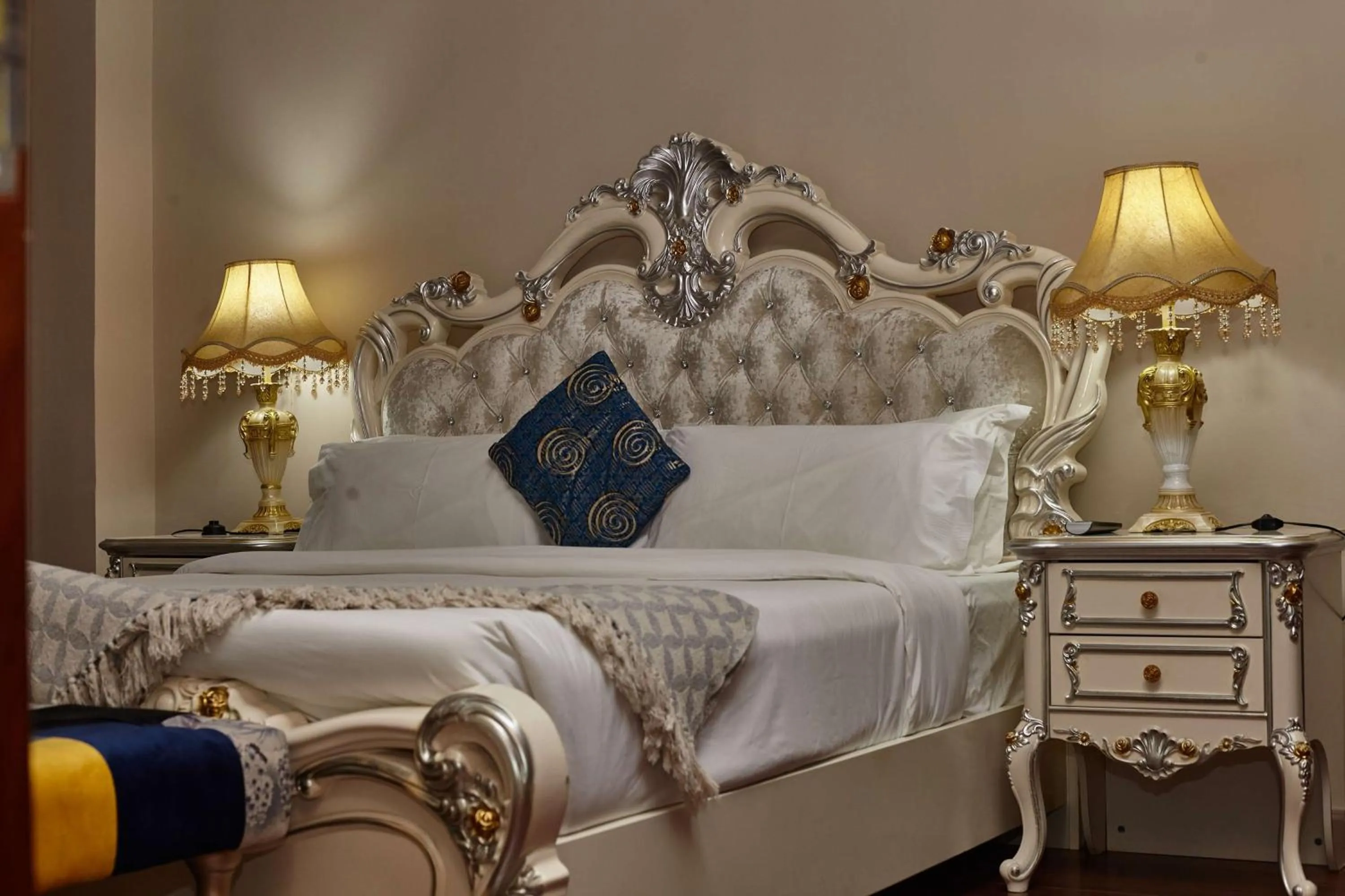 Photo of the whole room, Bed in Best Western Plus Paramount Hotel