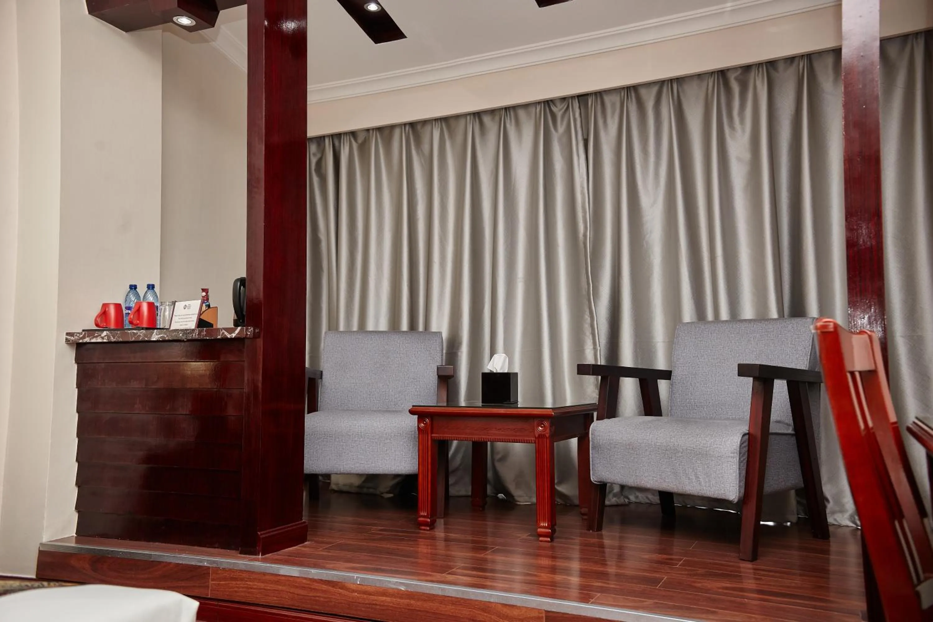 Seating area in Best Western Plus Paramount Hotel