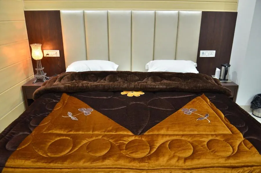 Bedroom, Bed in Hotel Popular