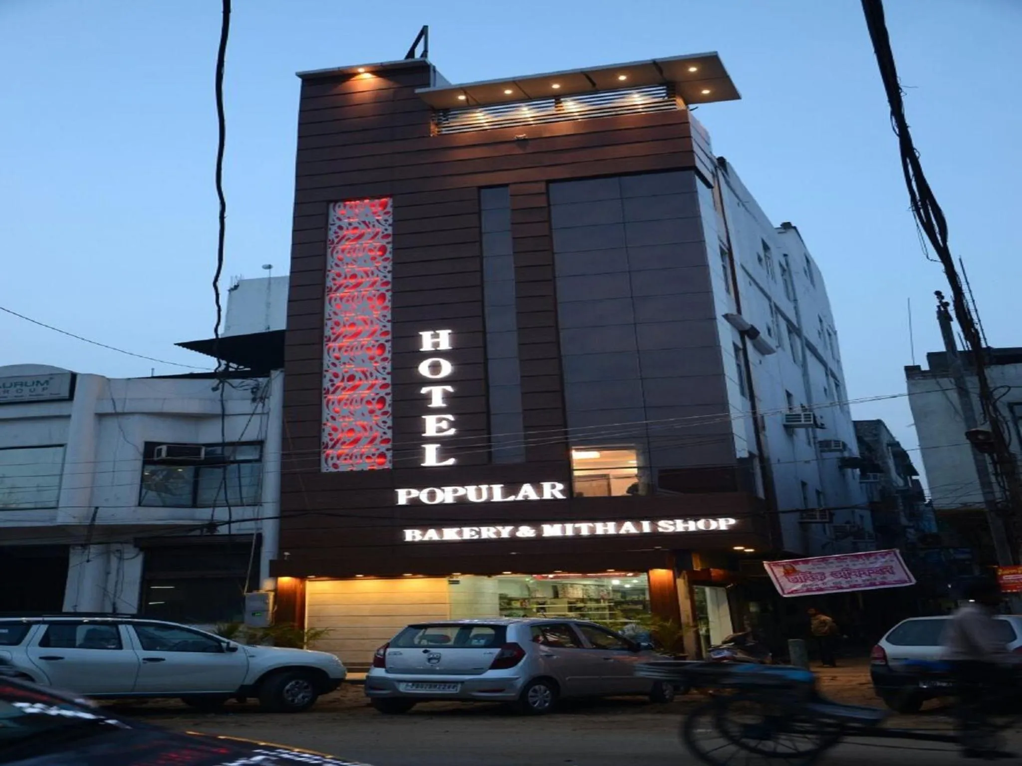 Property building in Hotel Popular